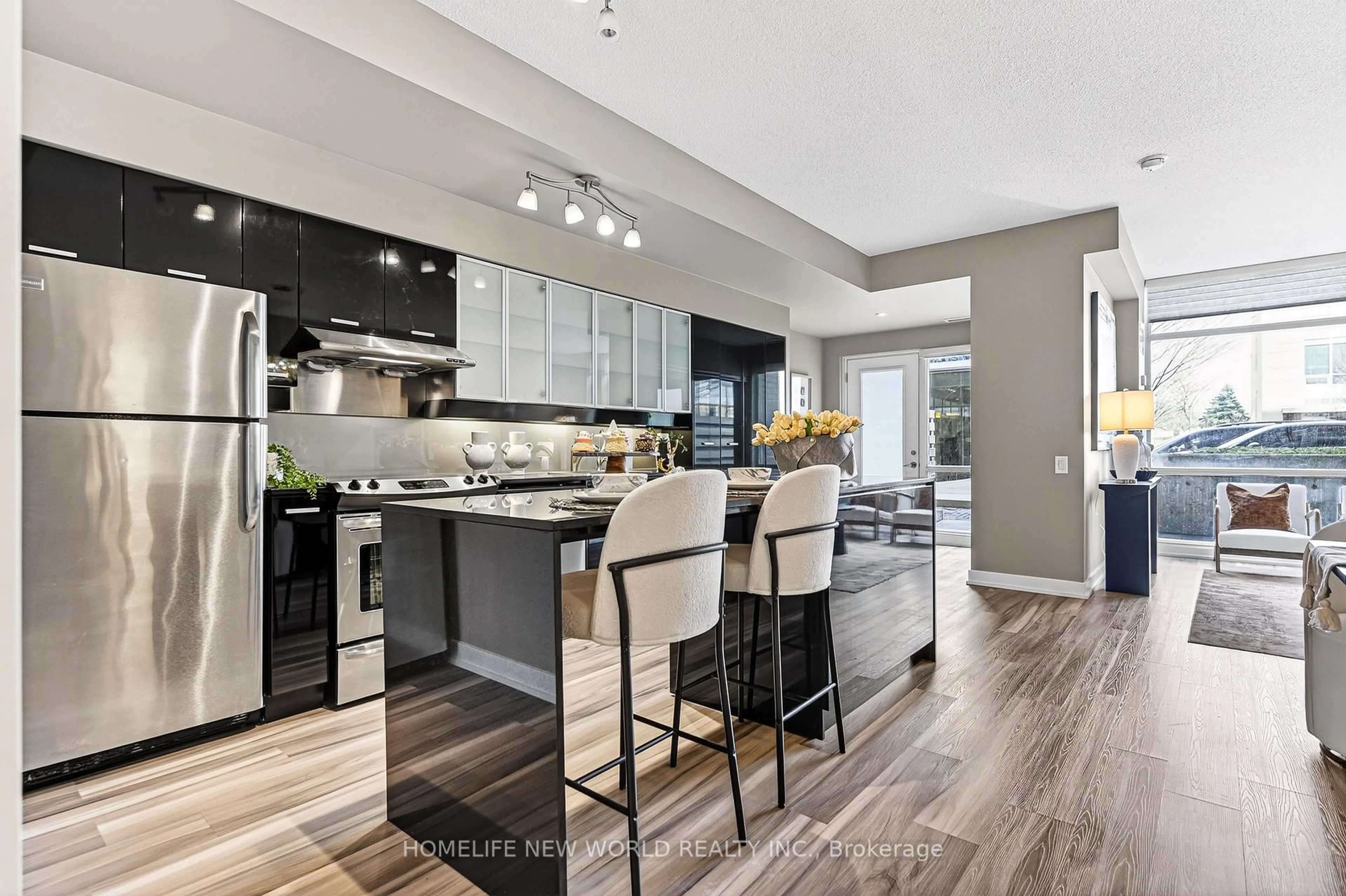 Open concept kitchen, unknown for 19 Singer Crt #Th2, Toronto Ontario M2K 0B2