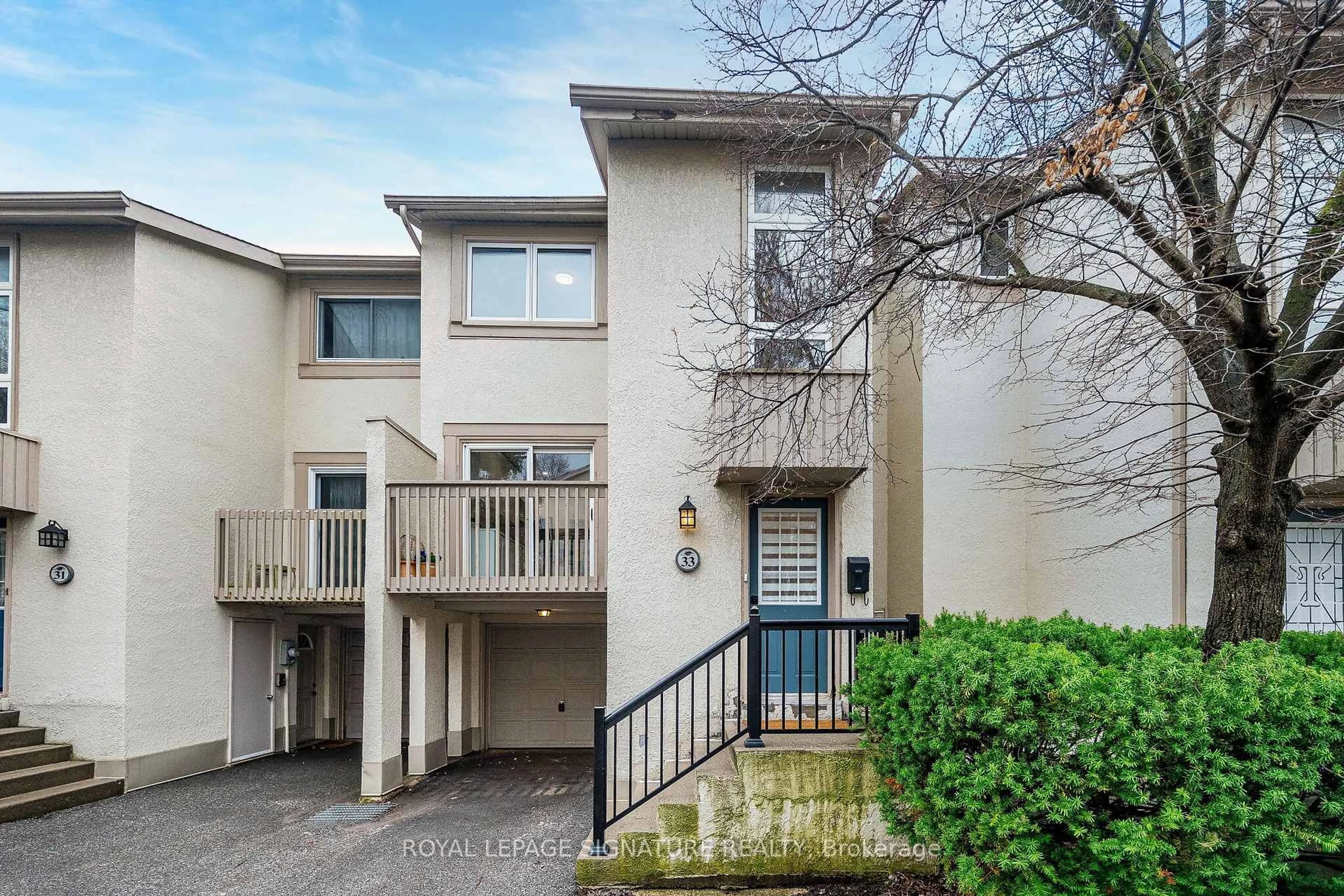 A pic from outside/outdoor area/front of a property/back of a property/a pic from drone, street for 33 Cheryl Shepway, Toronto Ontario M2J 4R5