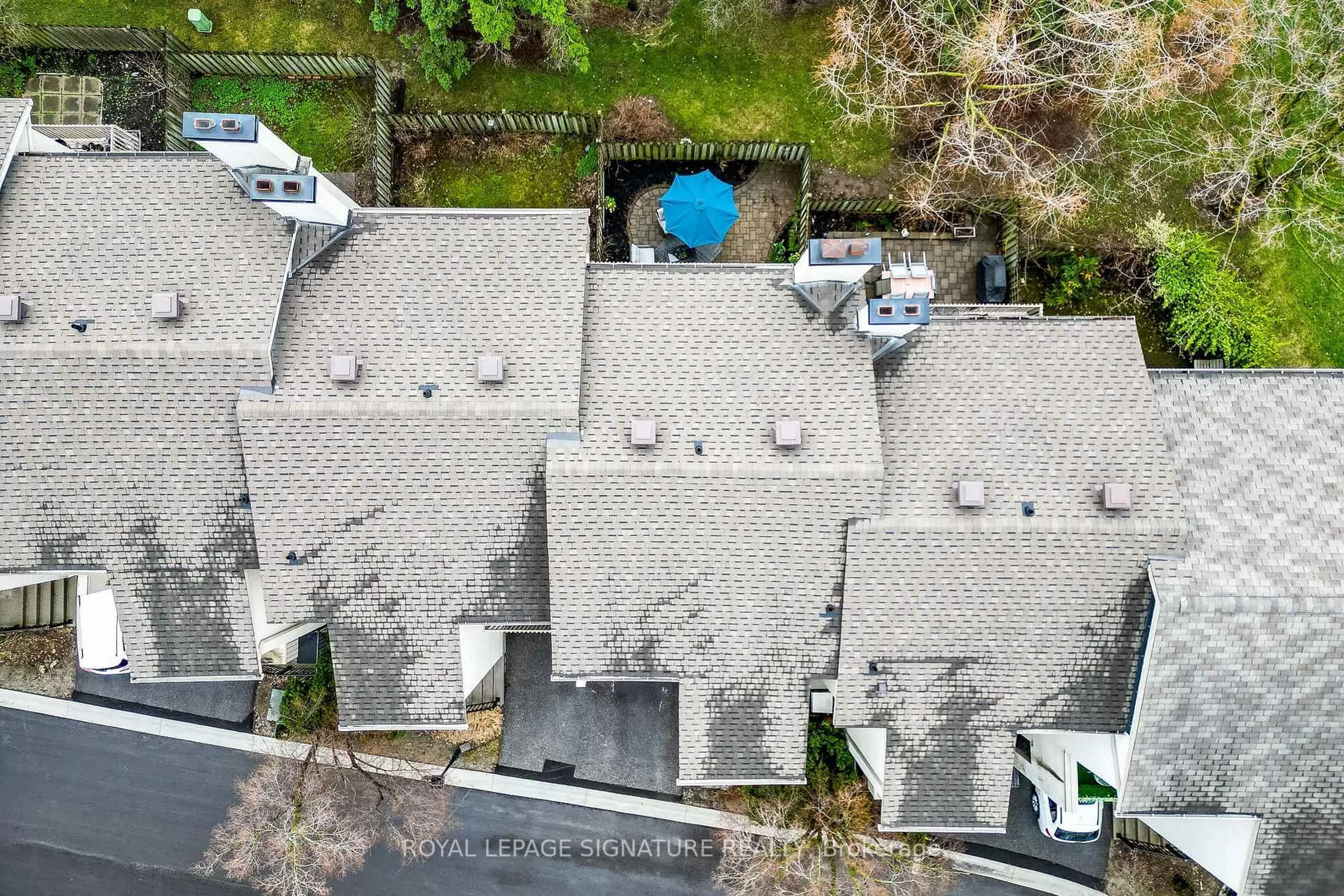 A pic from outside/outdoor area/front of a property/back of a property/a pic from drone, unknown for 33 Cheryl Shepway, Toronto Ontario M2J 4R5