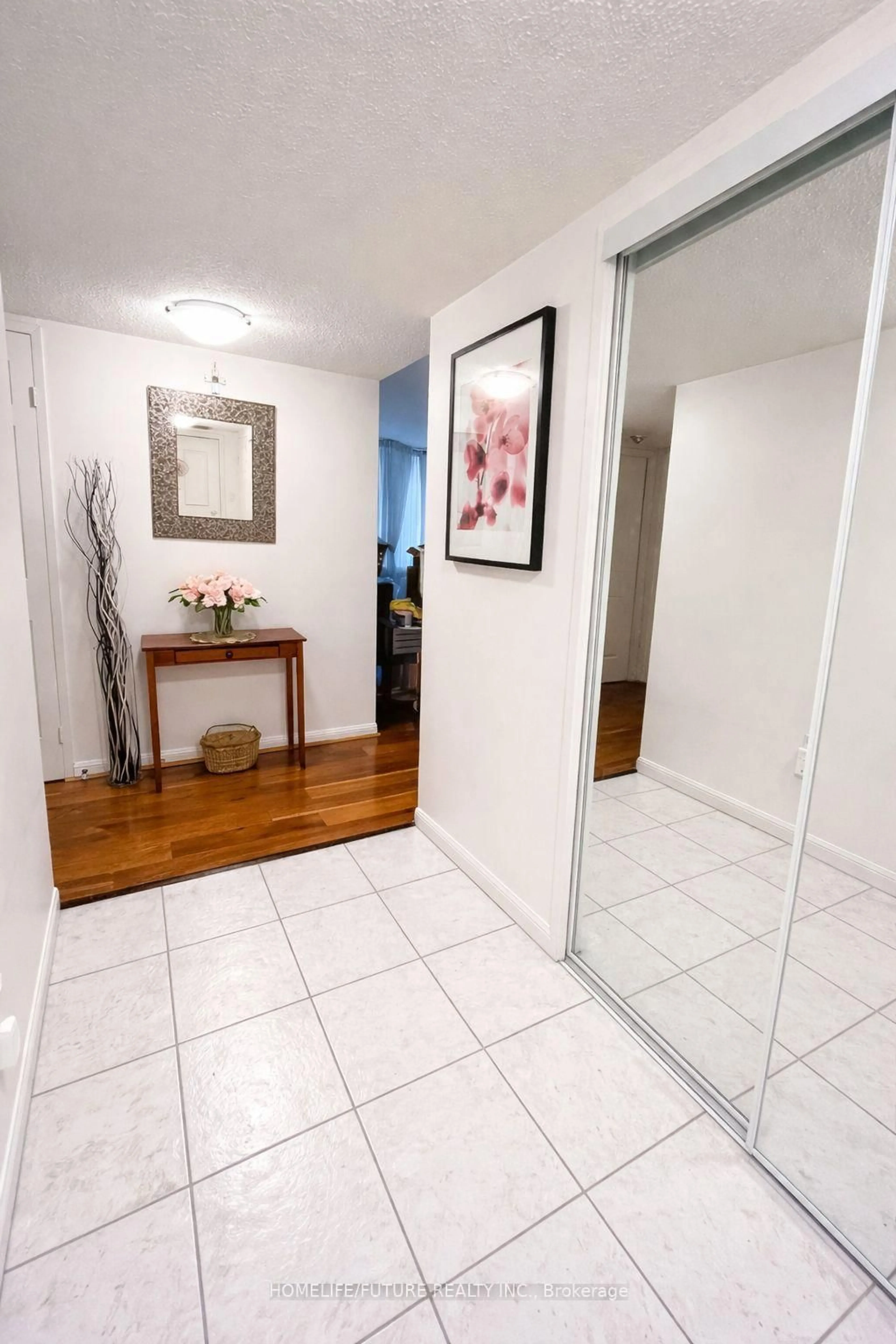 Indoor entryway for 245 The Don Way #112, Toronto Ontario M3B 3M2