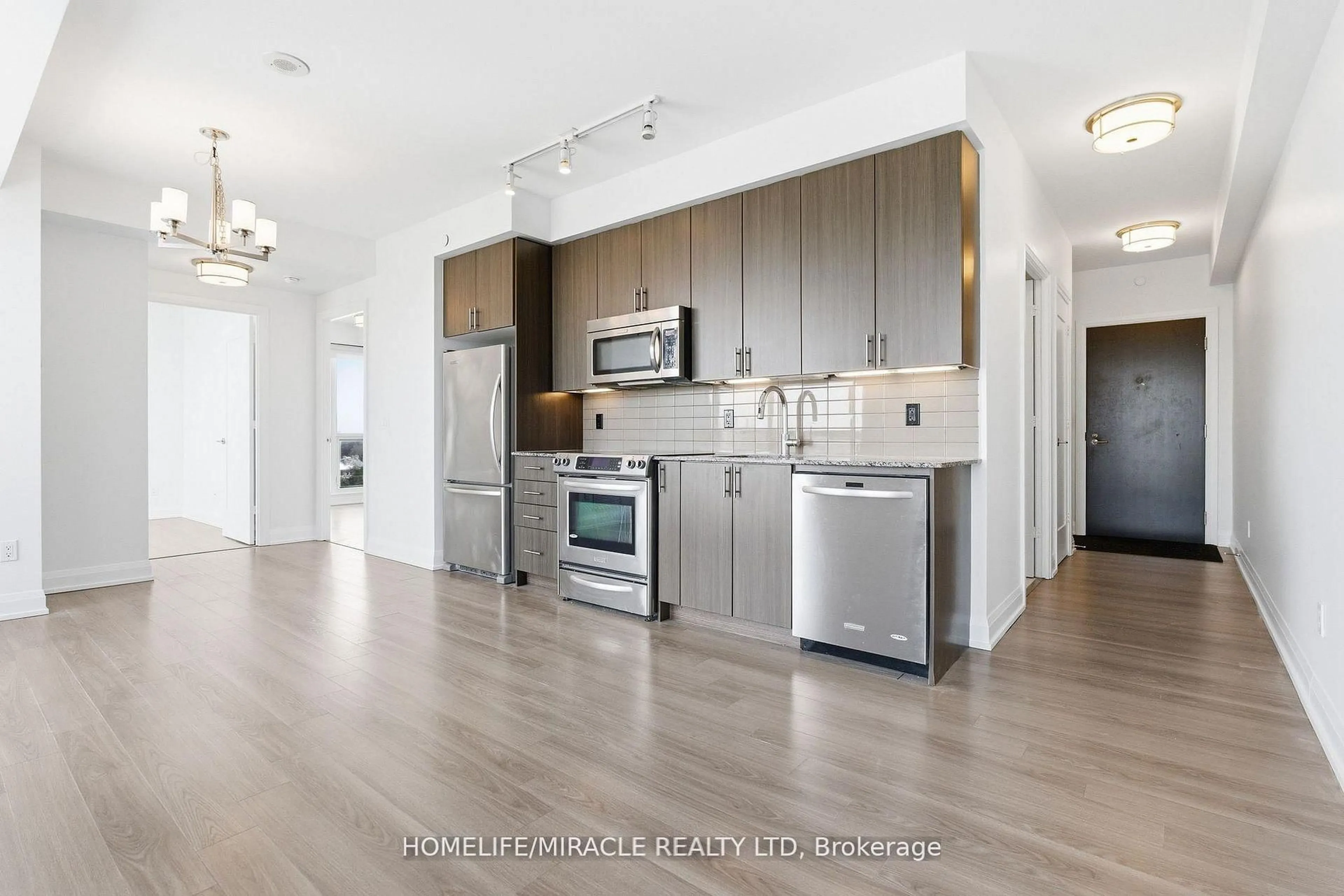 Open concept kitchen, wood/laminate floor for 18 Graydon Hall Dr #1705, Toronto Ontario M3A 0A4
