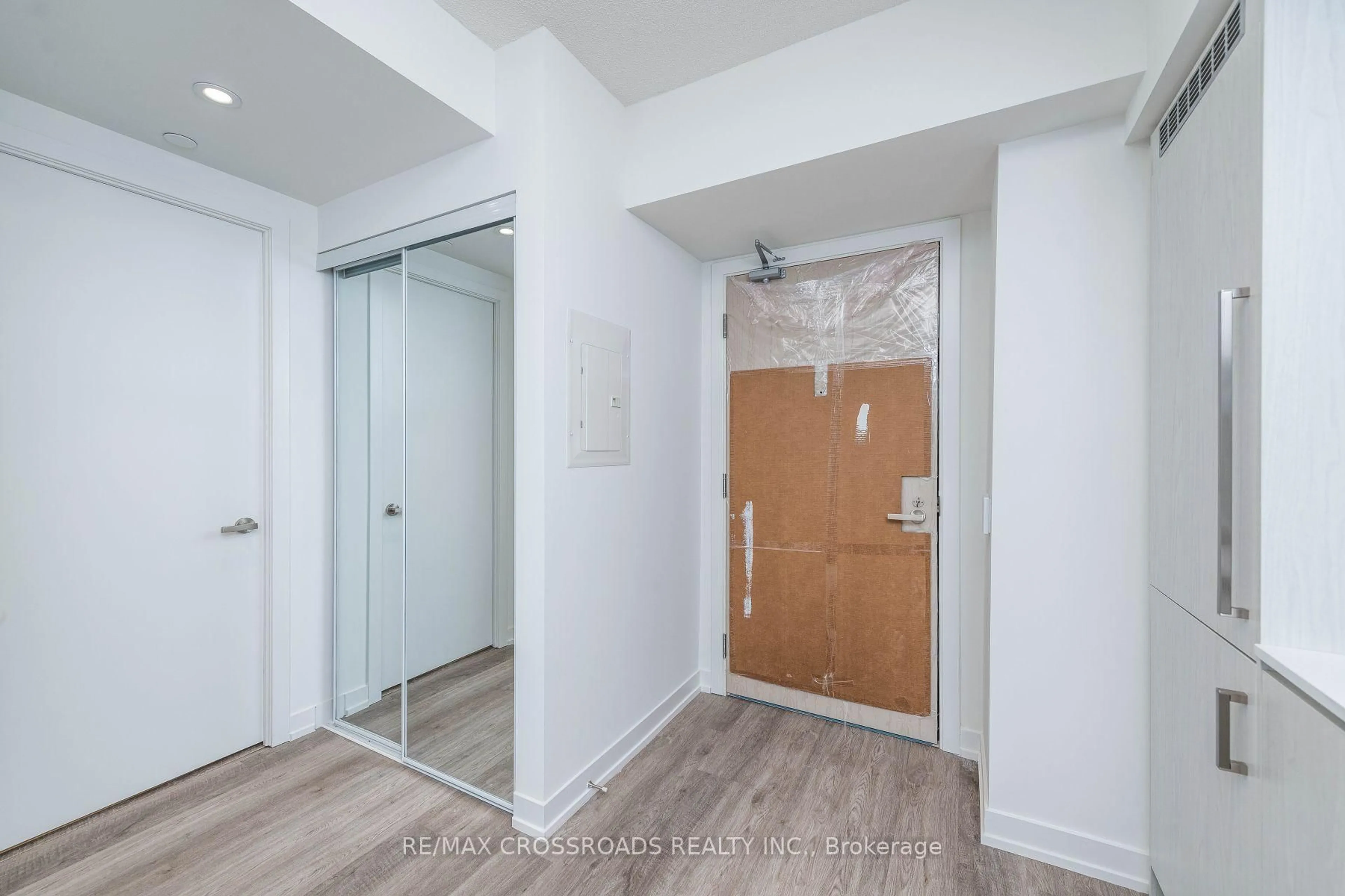 Indoor entryway for 55 Cooper St #2507, Toronto Ontario M5E 0G1