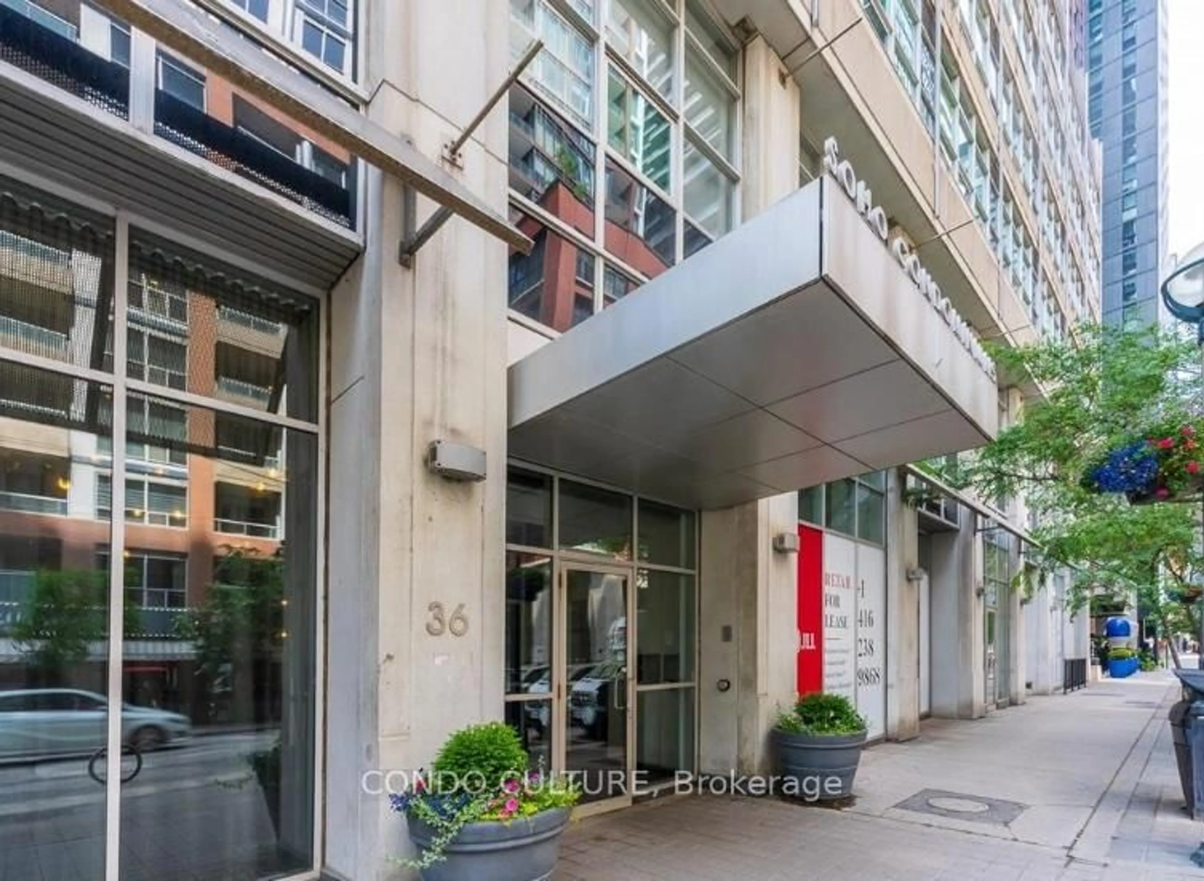 Indoor foyer for 36 Blue Jays Way #1113, Toronto Ontario M5V 3T3