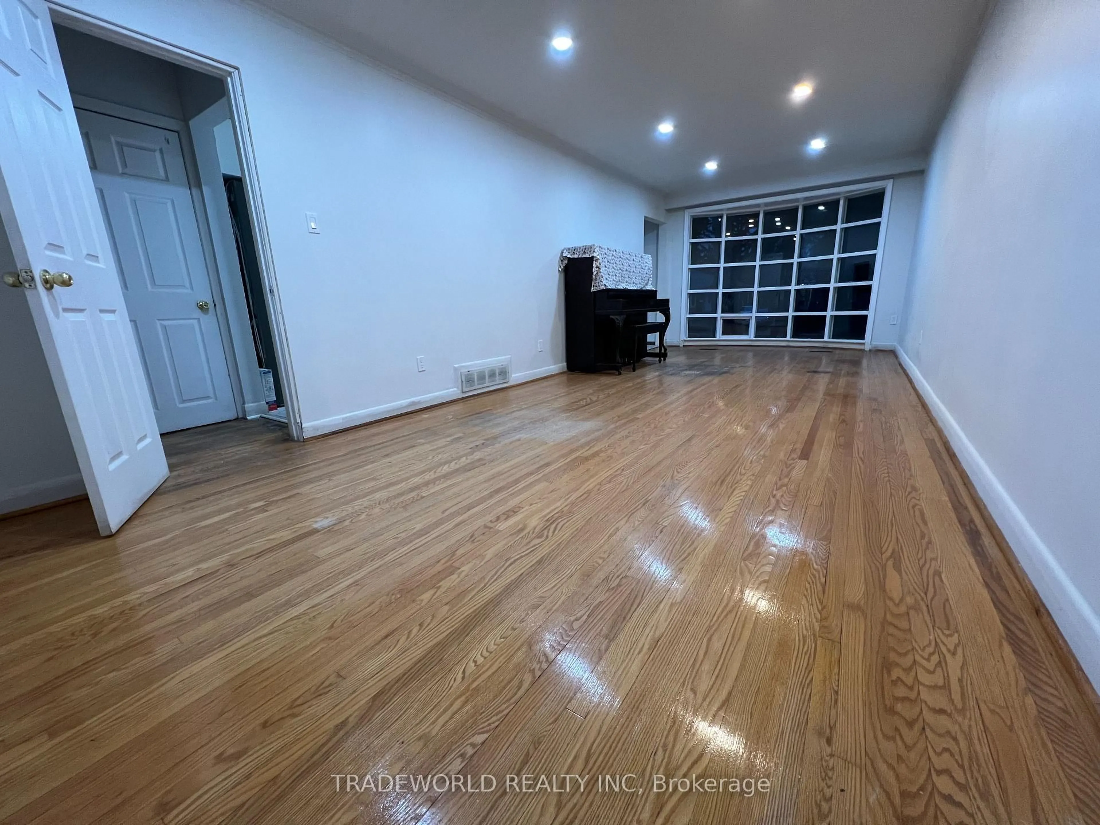 A pic of a room for 25 Linelle St, Toronto Ontario M2N 2J4