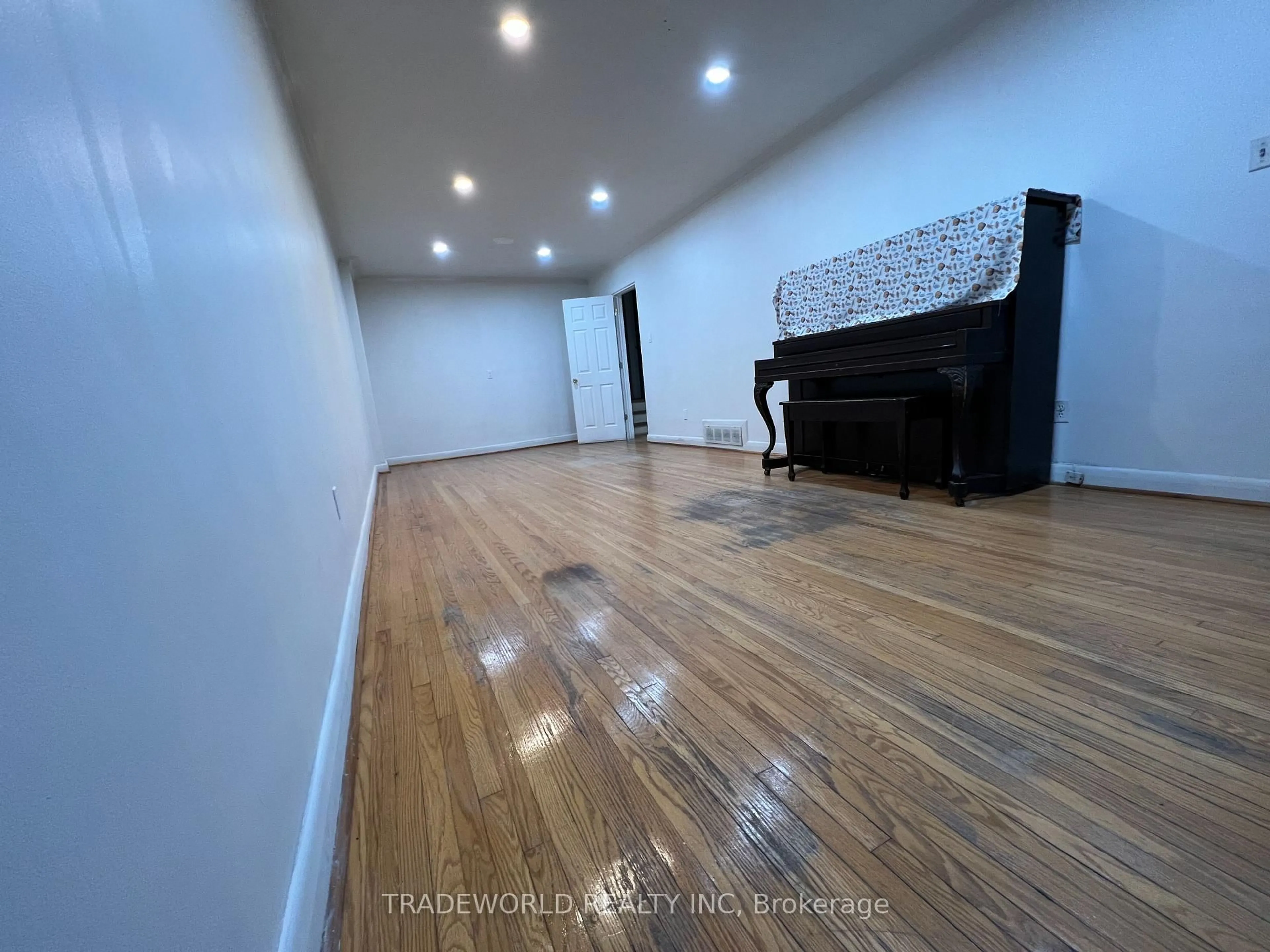 A pic of a room for 25 Linelle St, Toronto Ontario M2N 2J4