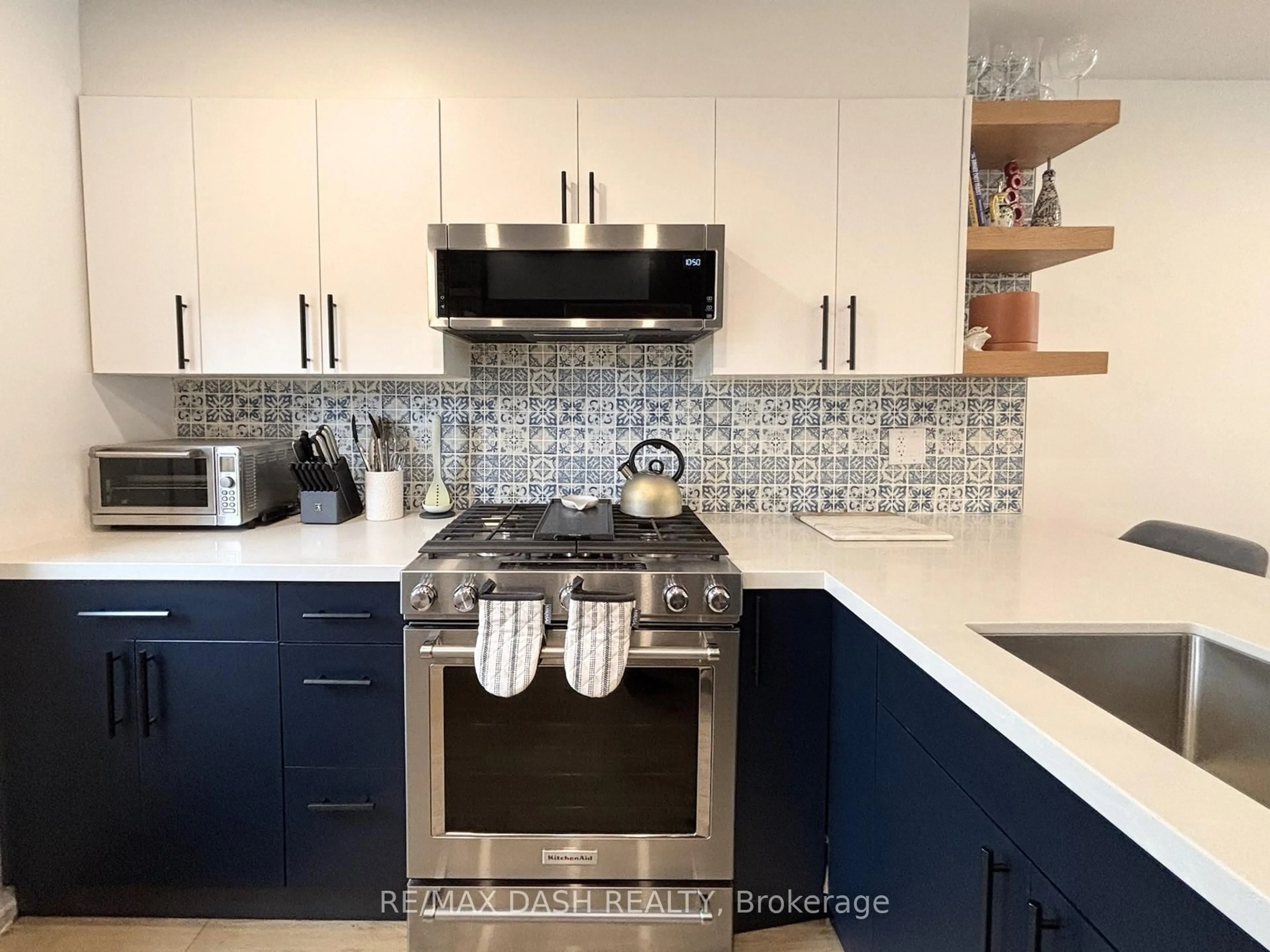 Contemporary kitchen, ceramic/tile floor for 3312 Bathurst St, Toronto Ontario M6A 2B6