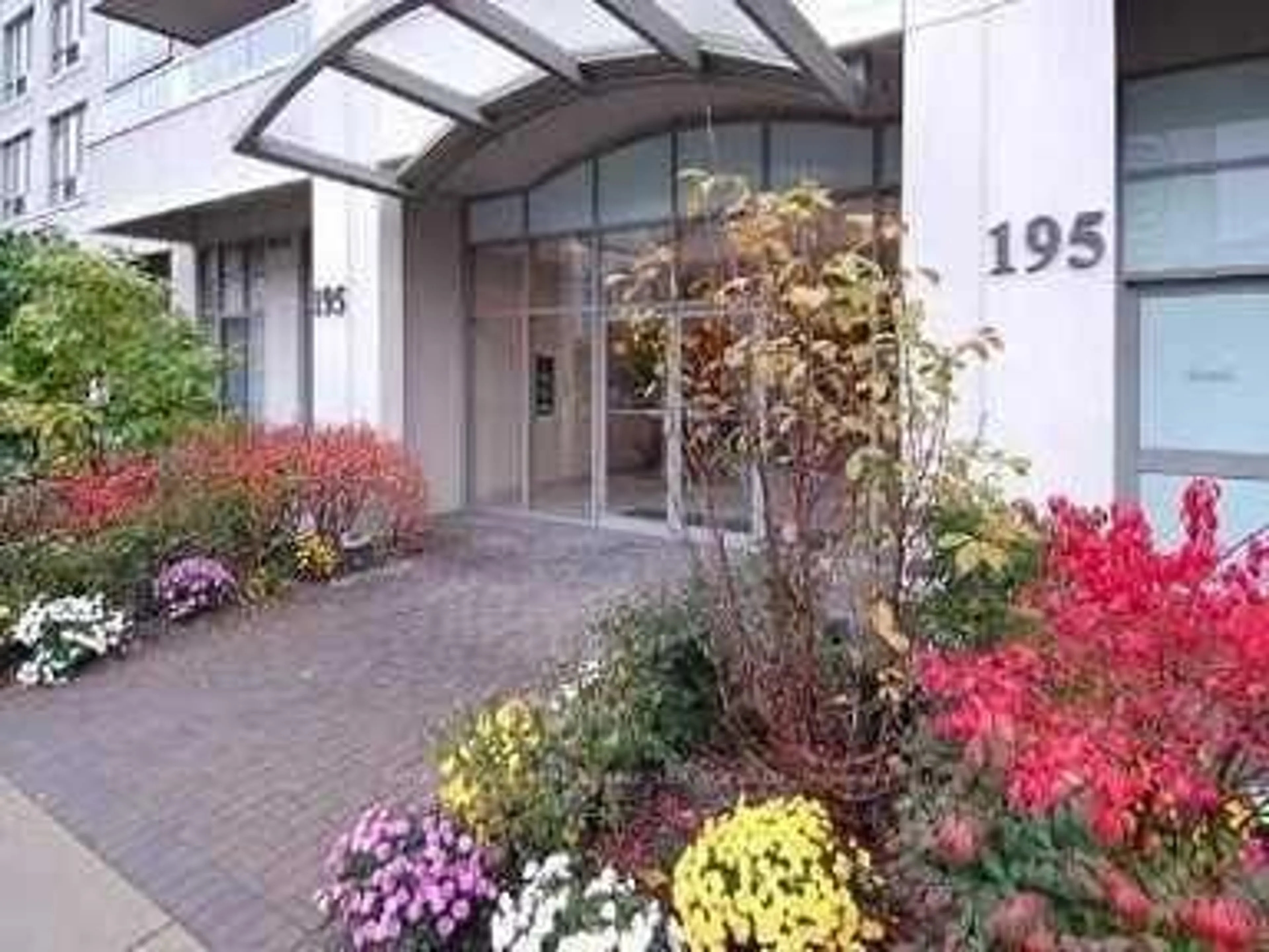 Indoor foyer for 195 Merton St #212, Toronto Ontario M4S 3H6