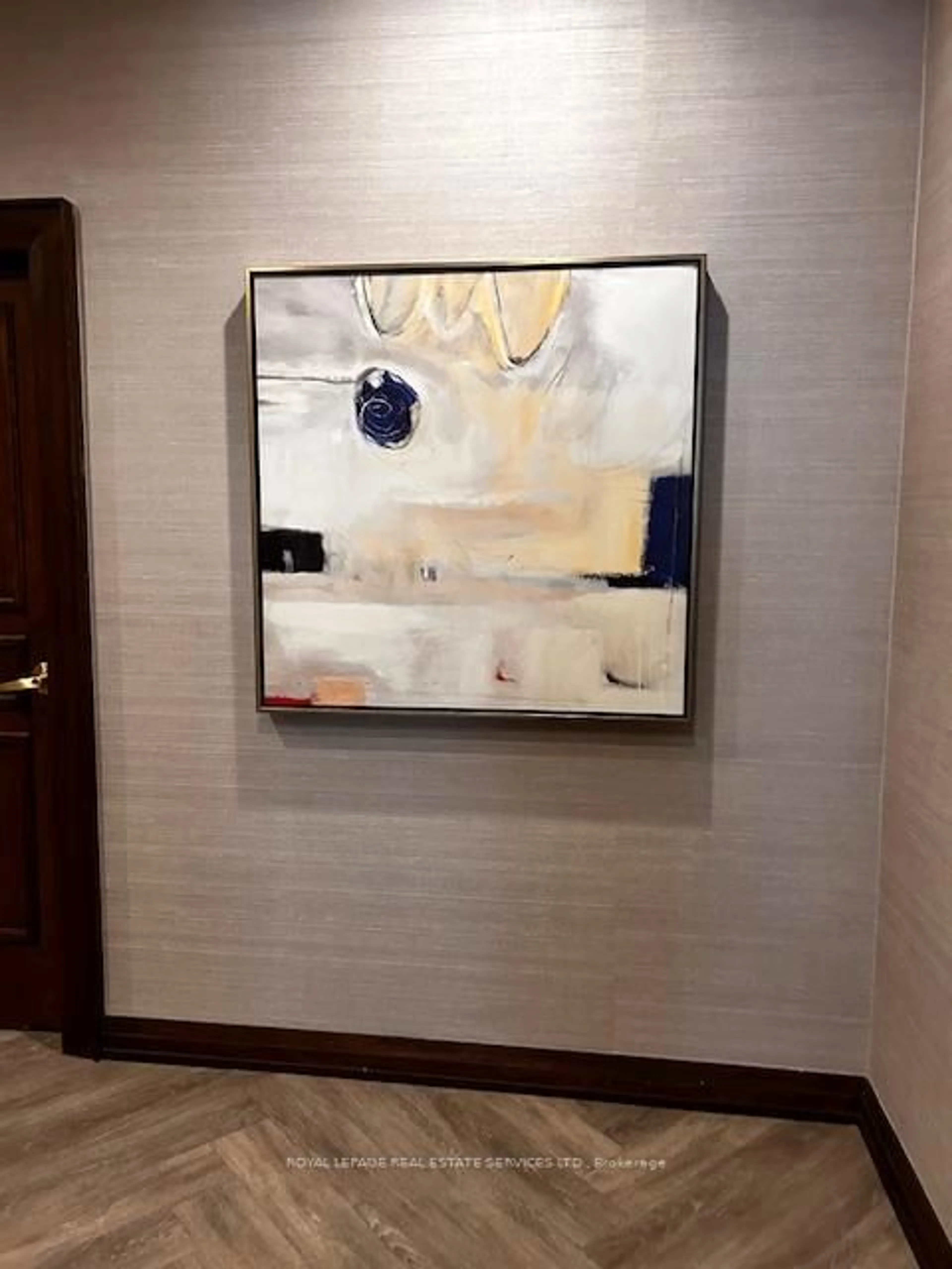 Indoor foyer for 195 Merton St #212, Toronto Ontario M4S 3H6