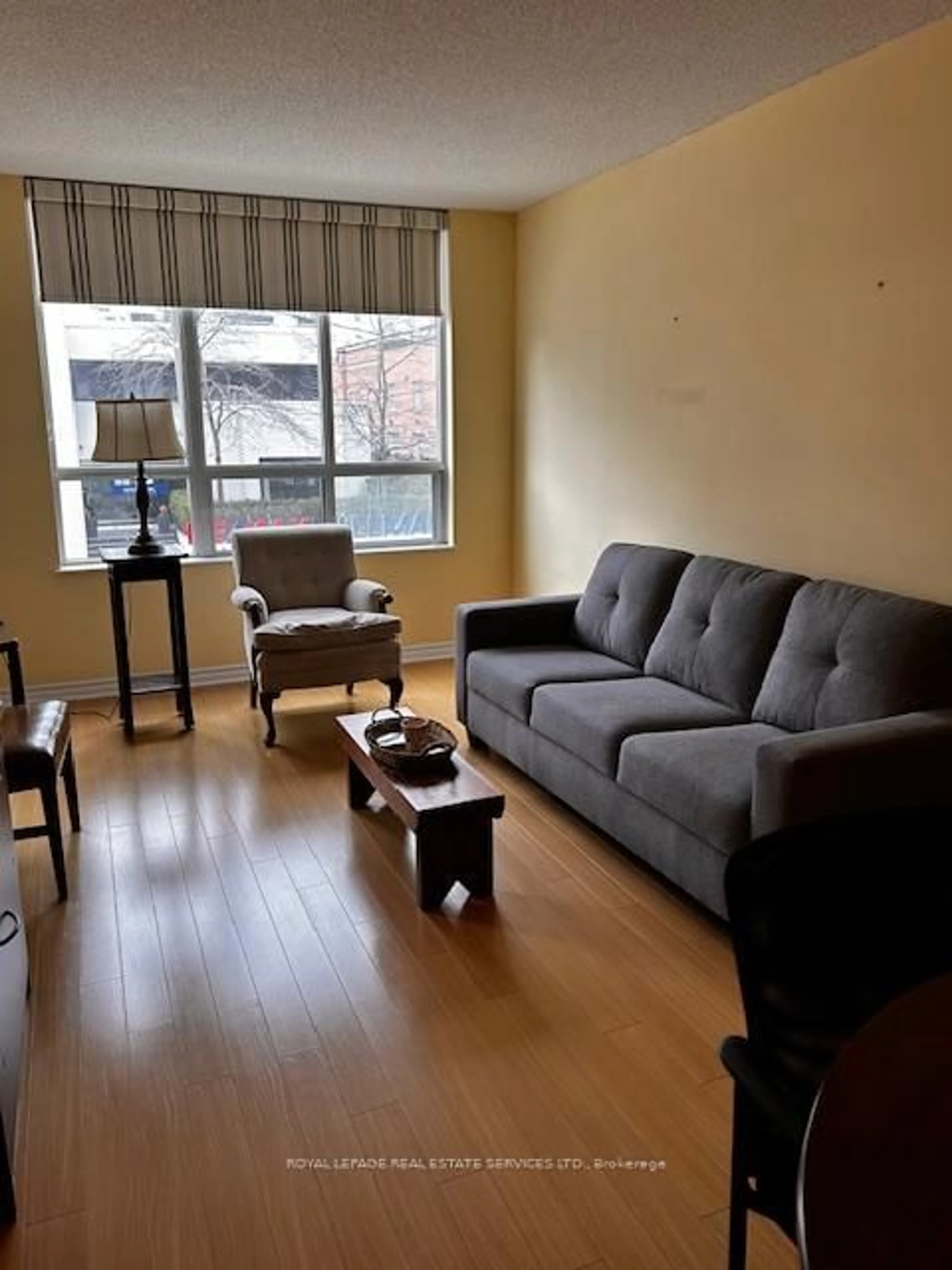 Living room with furniture, wood/laminate floor for 195 Merton St #212, Toronto Ontario M4S 3H6