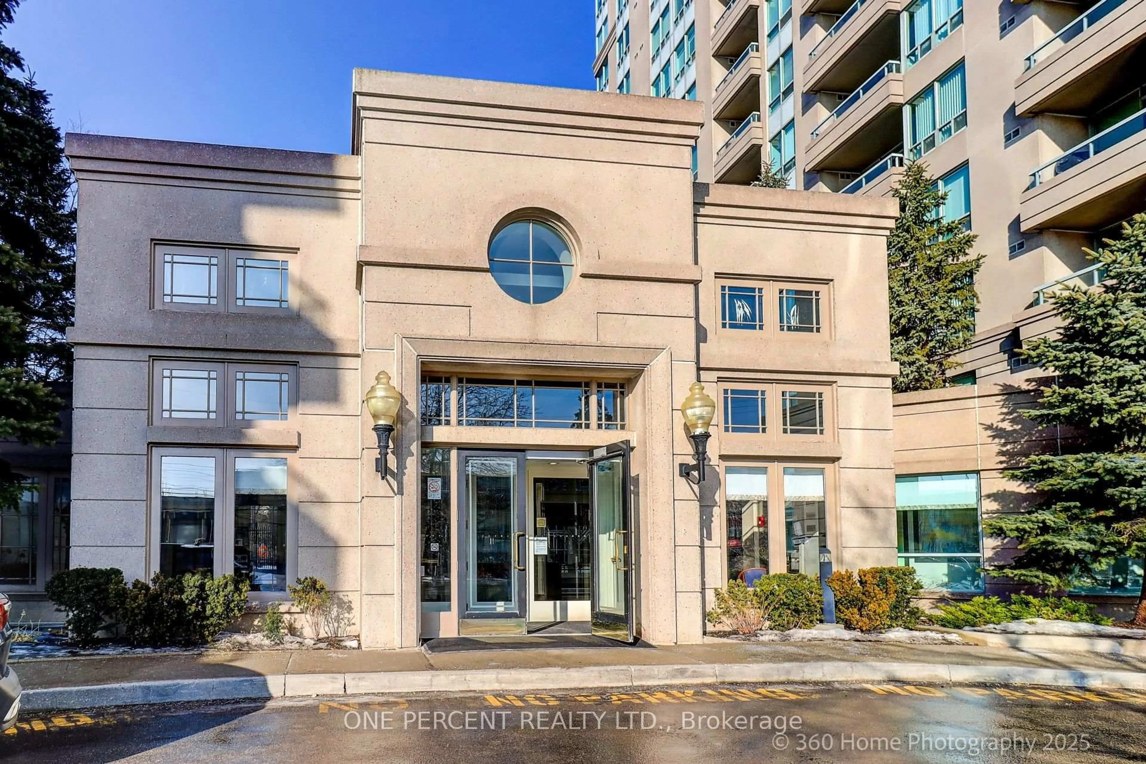 Indoor foyer for 8 Covington Rd #803, Toronto Ontario M6A 3E5