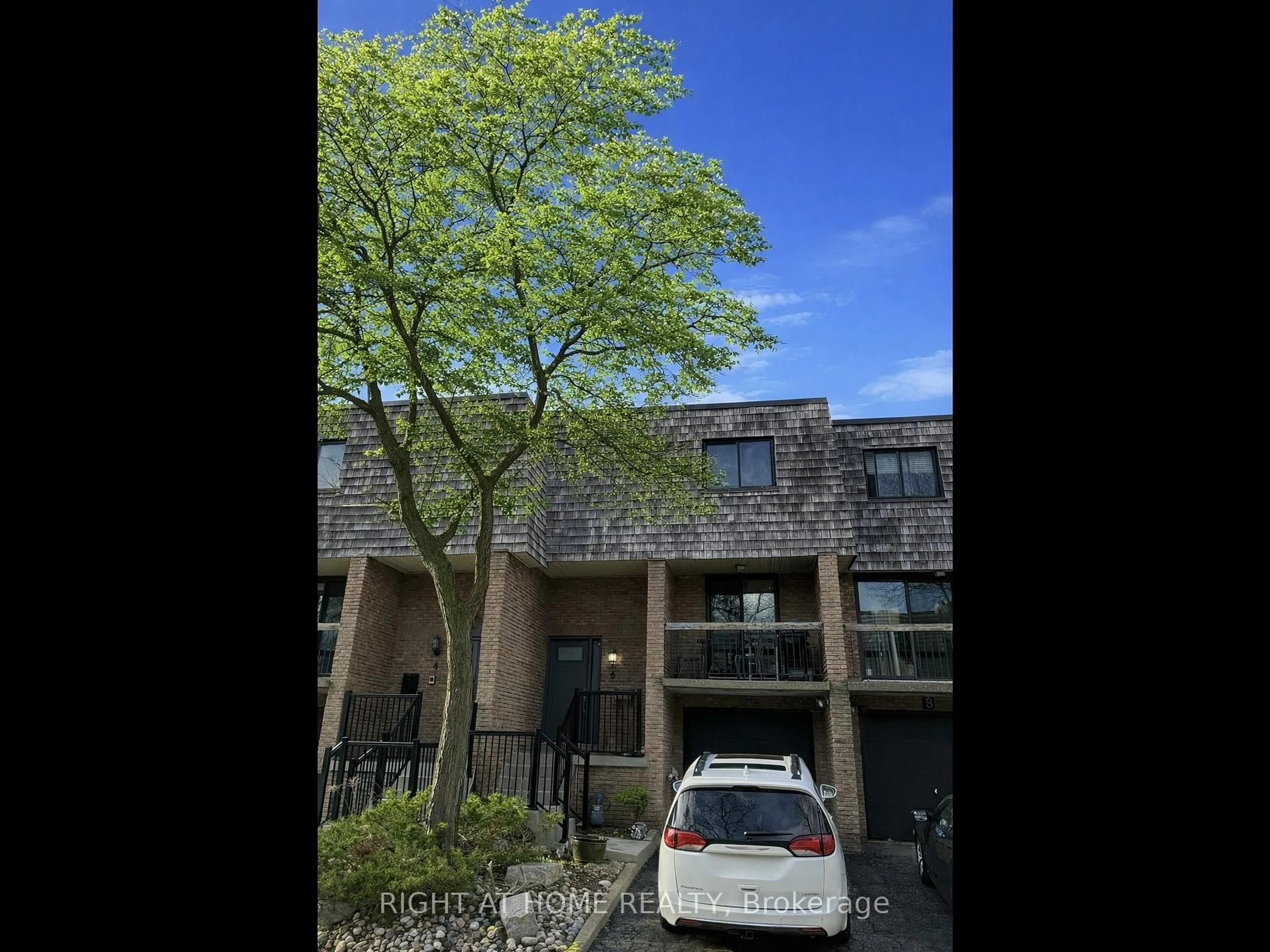 A pic from outside/outdoor area/front of a property/back of a property/a pic from drone, street for 6 Glade Carse Way #22, Toronto Ontario M2R 3H1