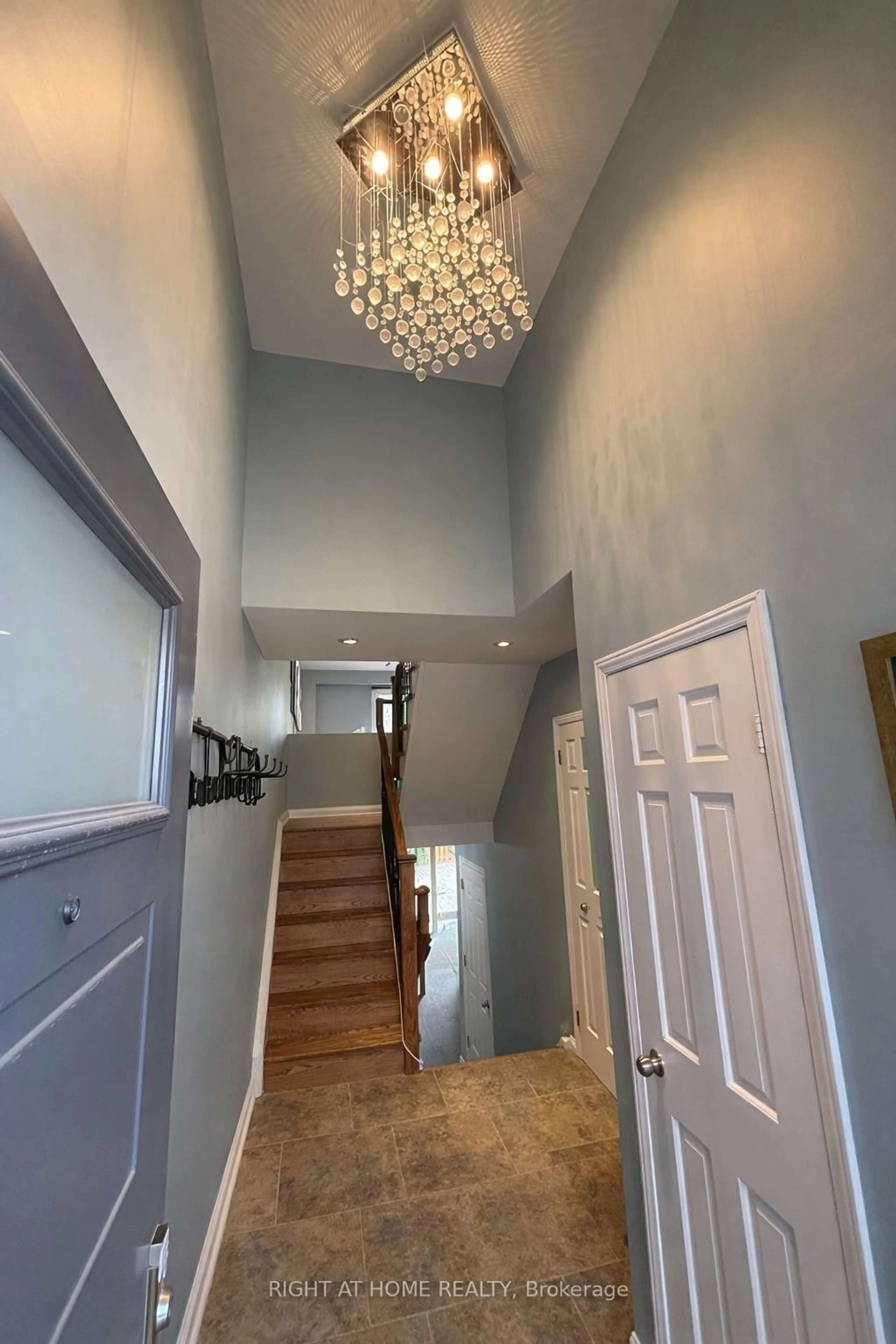 Indoor foyer for 6 Glade Carse Way #22, Toronto Ontario M2R 3H1