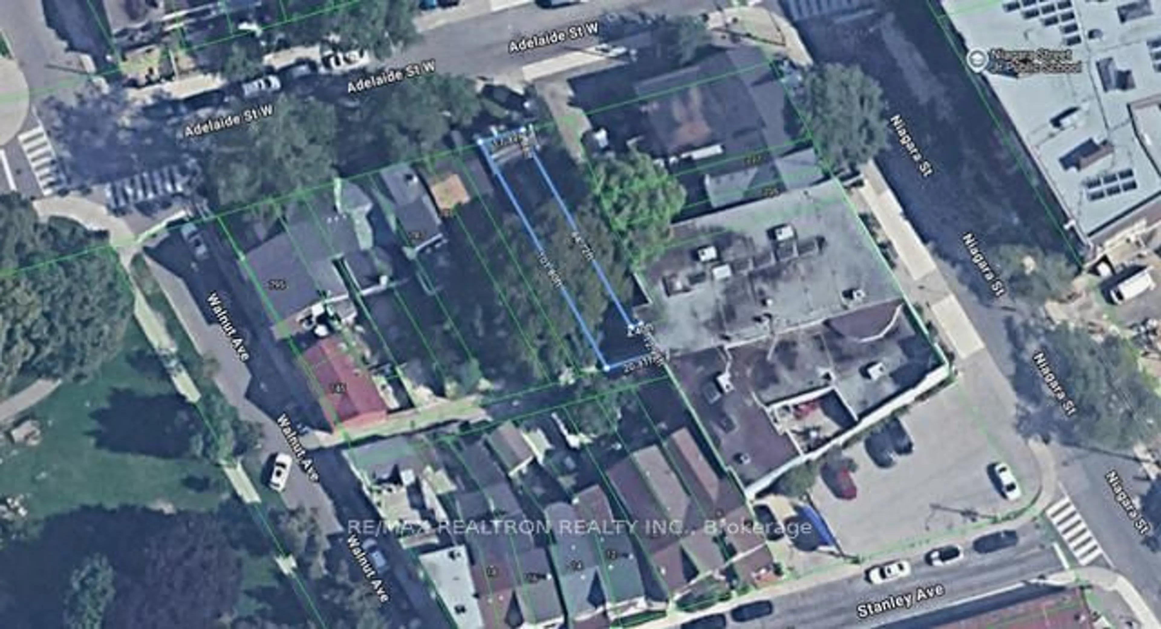 A pic from outside/outdoor area/front of a property/back of a property/a pic from drone, street for 781 Adelaide St, Toronto Ontario M6J 1B3
