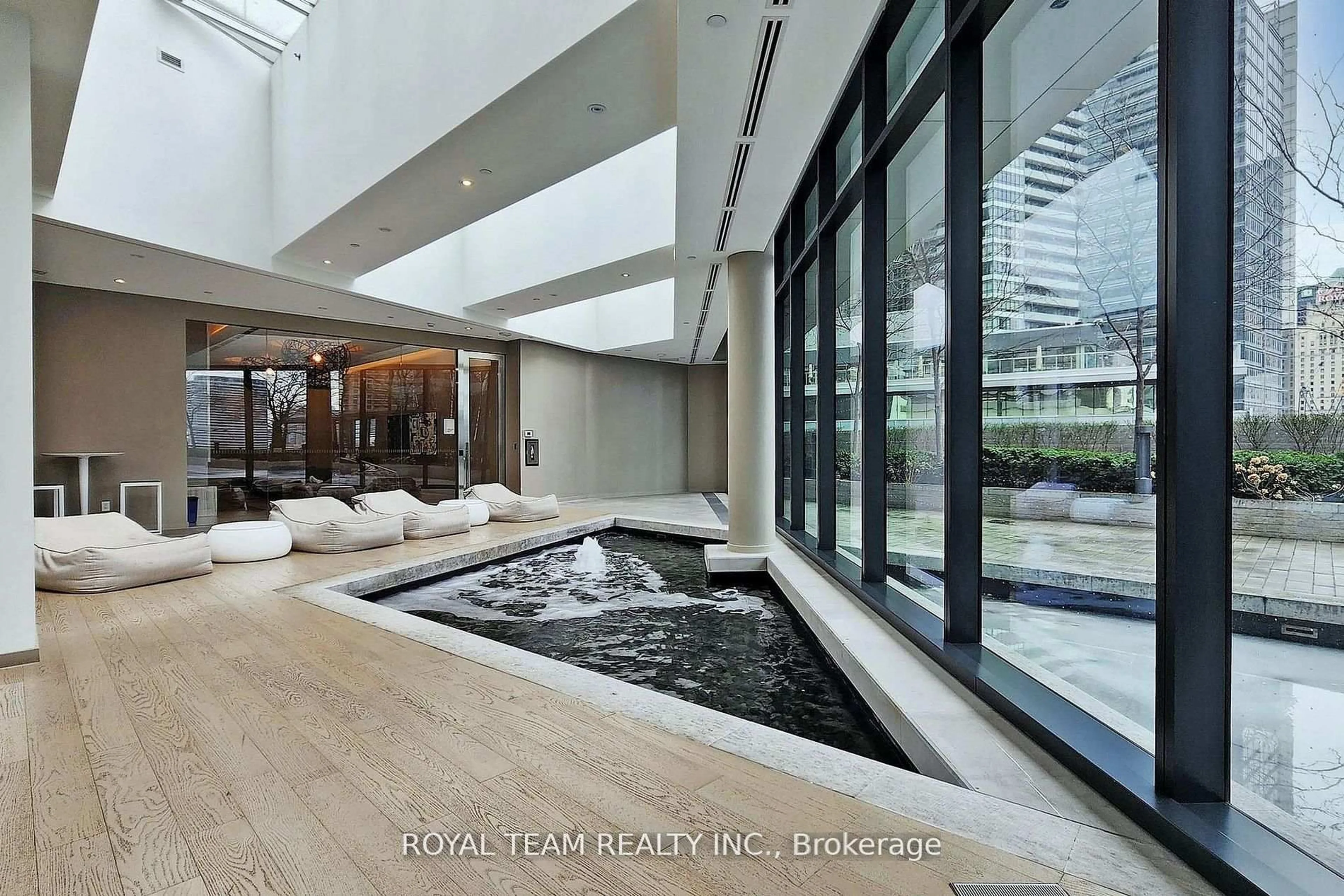 Indoor foyer for 88 Harbour St #5703, Toronto Ontario M5J 0C3