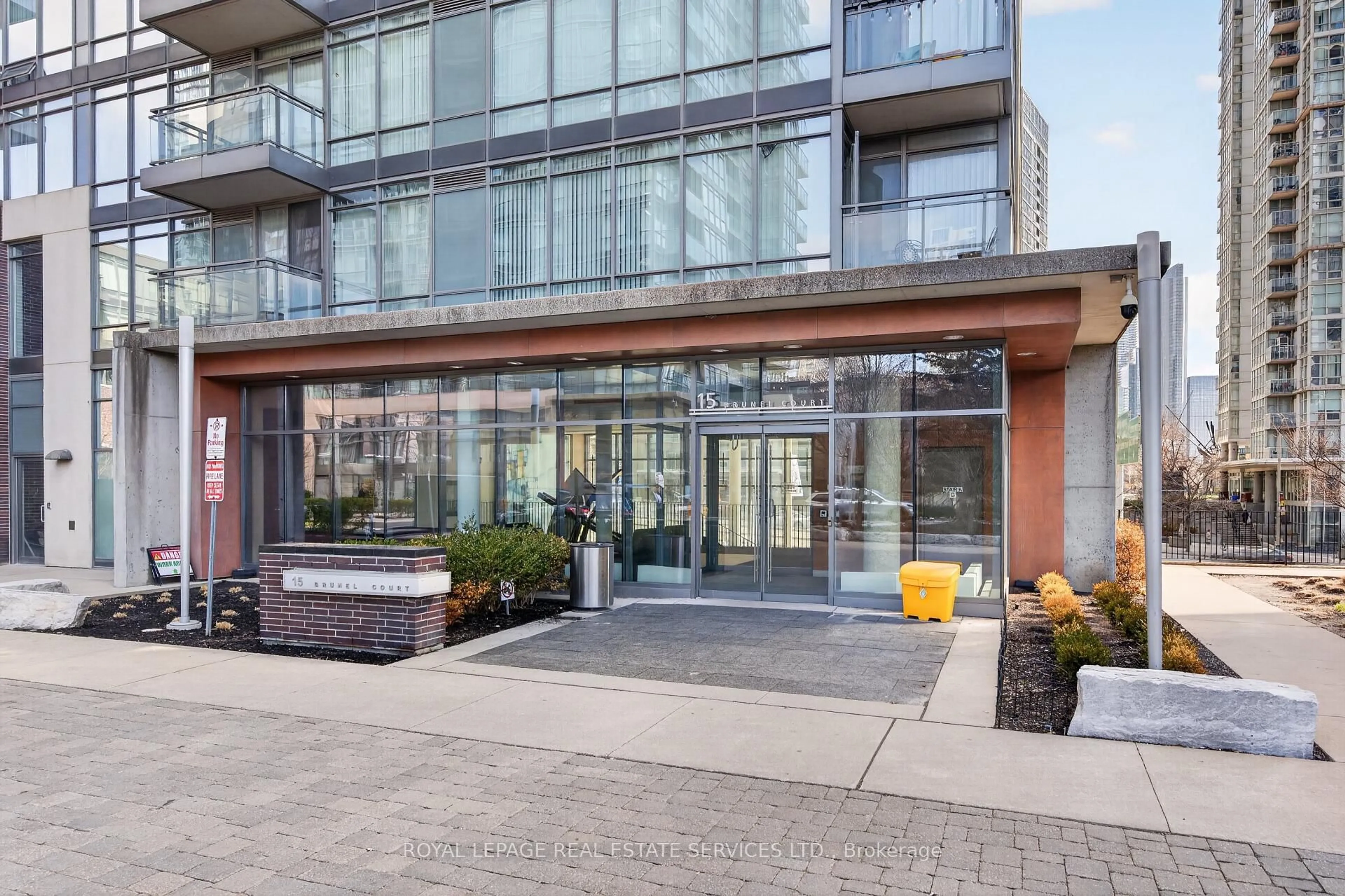 Indoor foyer for 15 Brunel Crt #623, Toronto Ontario M5V 3Y6