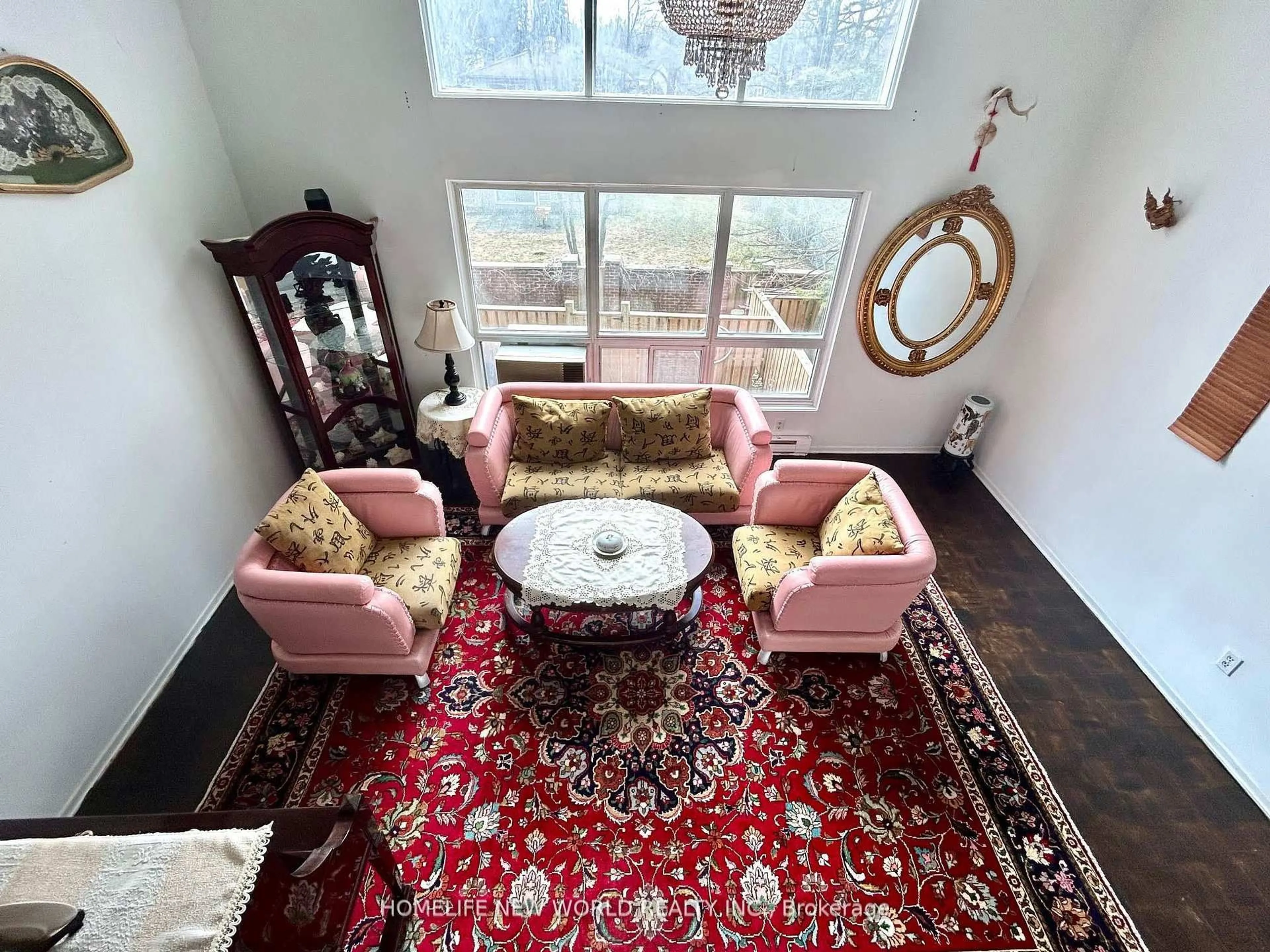 Living room with furniture, carpet floor for 29 Jenny Wrenway, Toronto Ontario M2H 2Y8