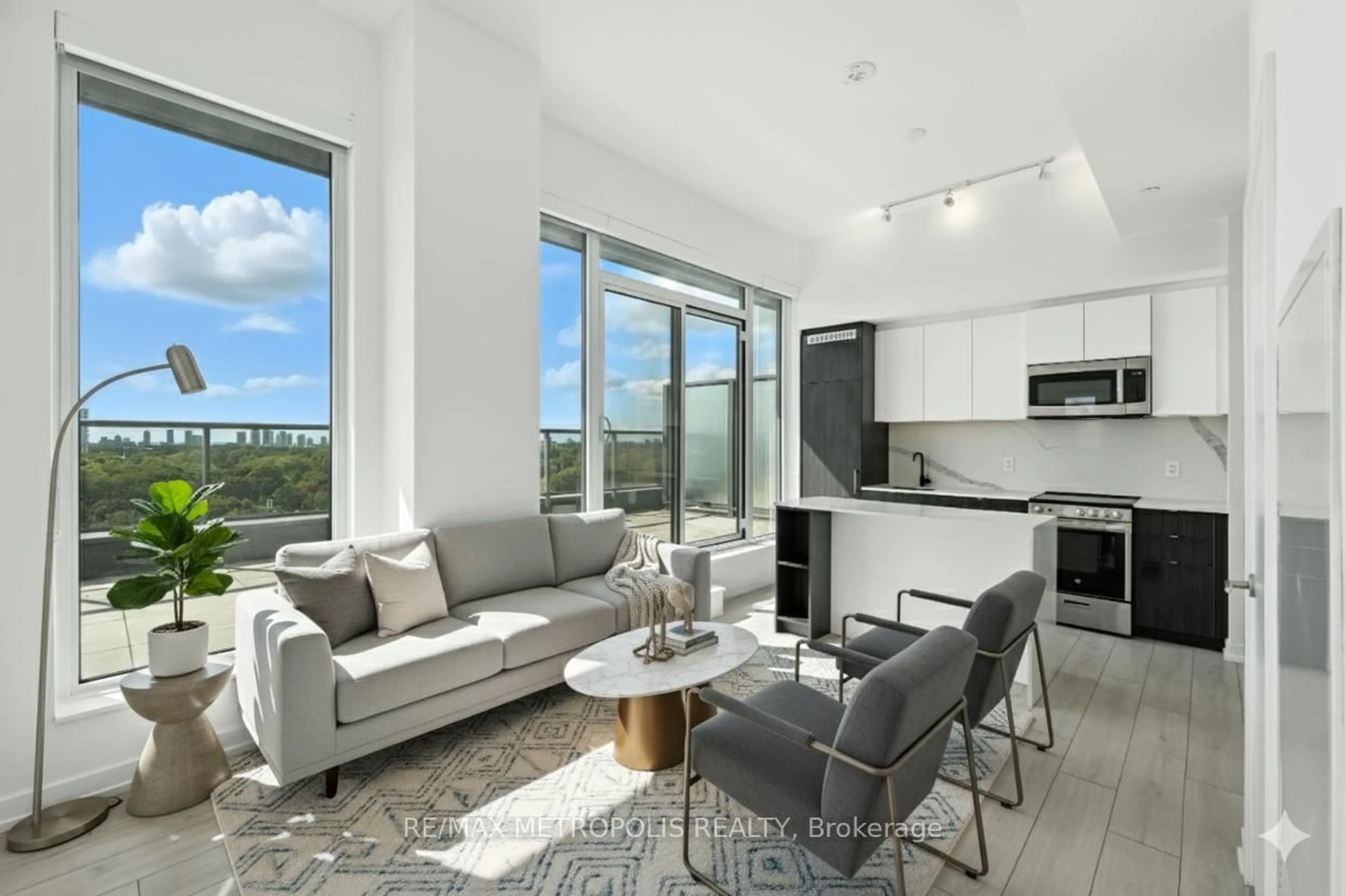 Living room with furniture, unknown for 500 Dupont St #815, Toronto Ontario M6G 0B8