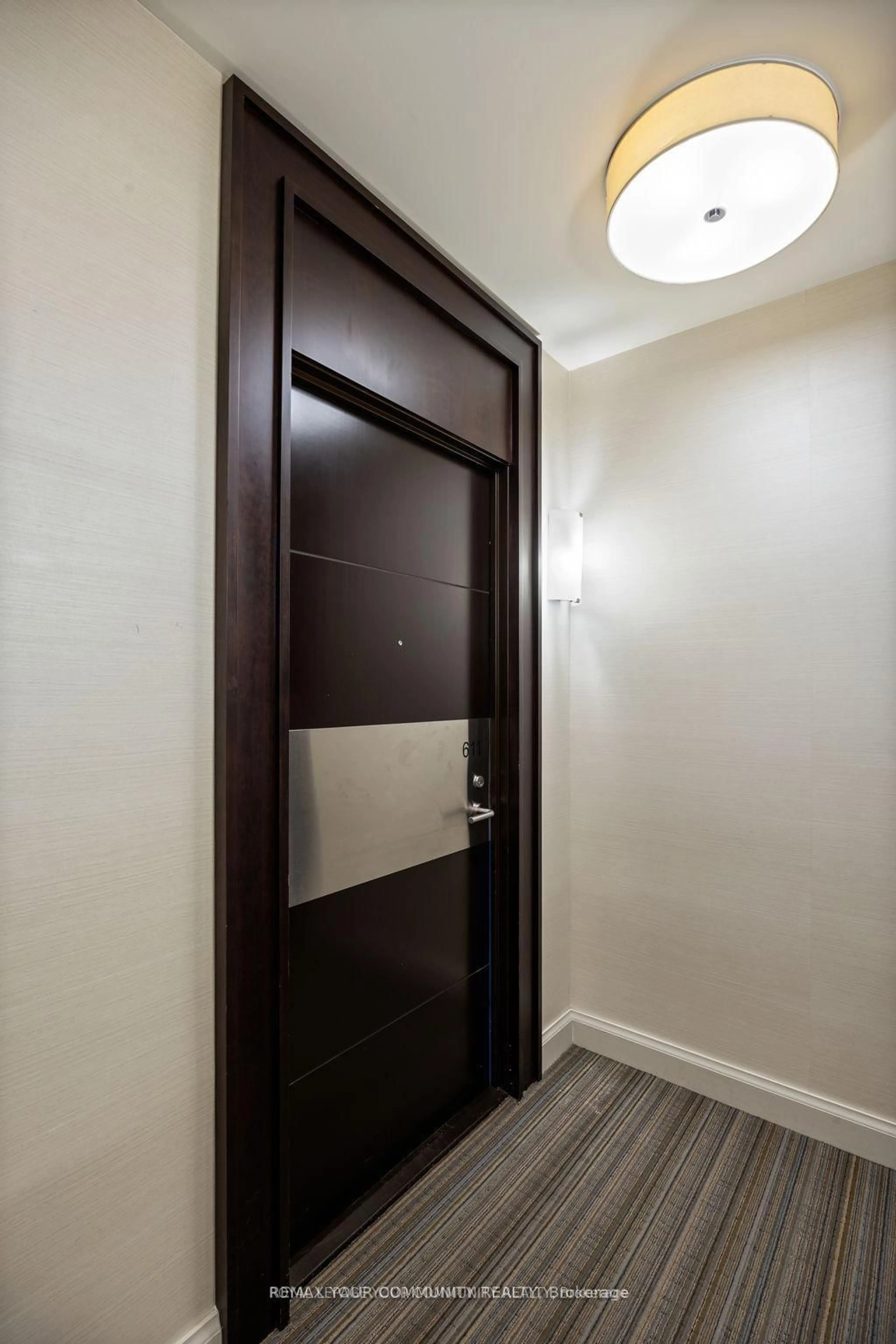 Indoor entryway for 825 Church St #611, Toronto Ontario M4W 3Z4