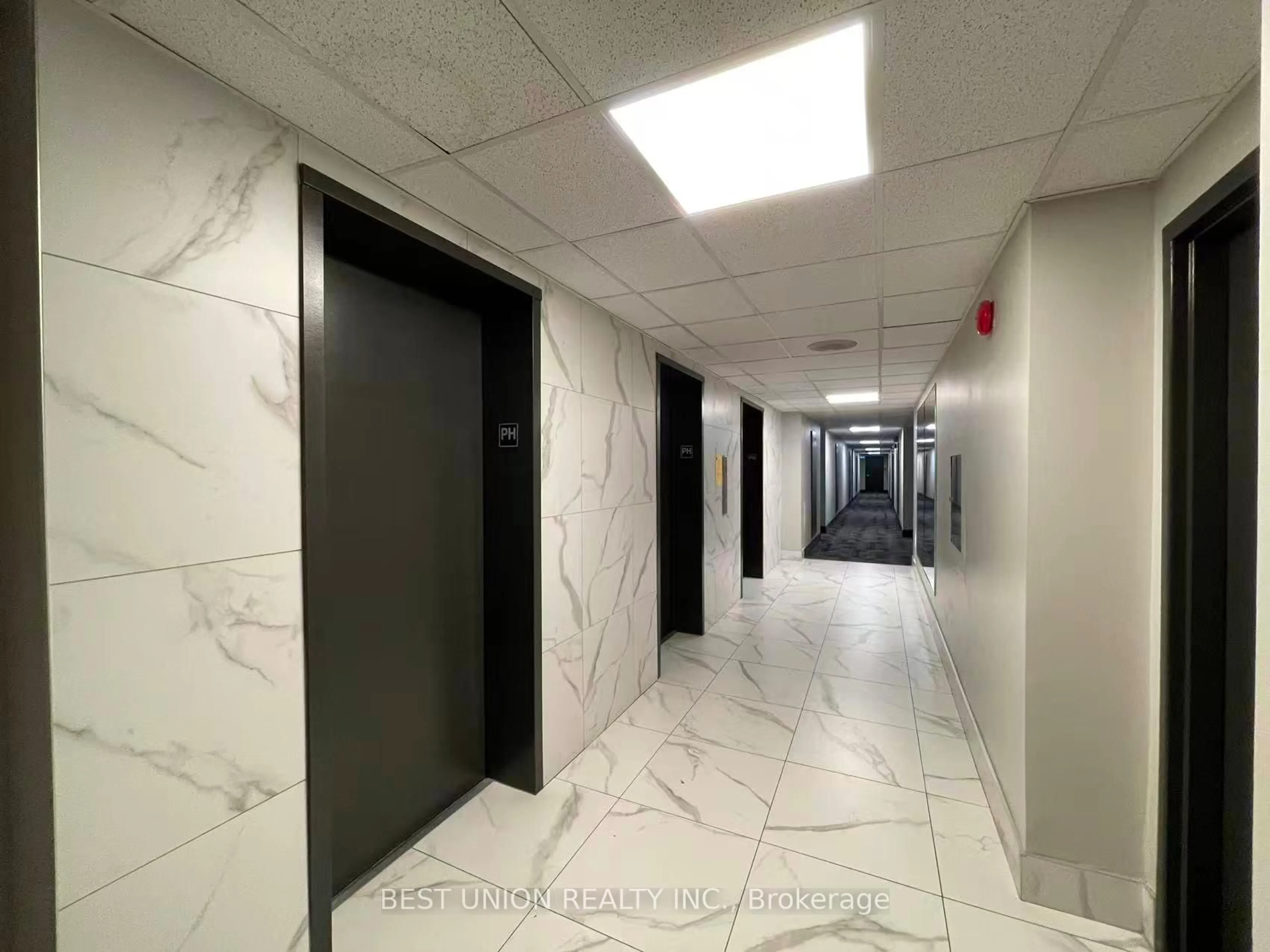 Indoor foyer for 45 Sunrise Ave #1705, Toronto Ontario M4A 2S3