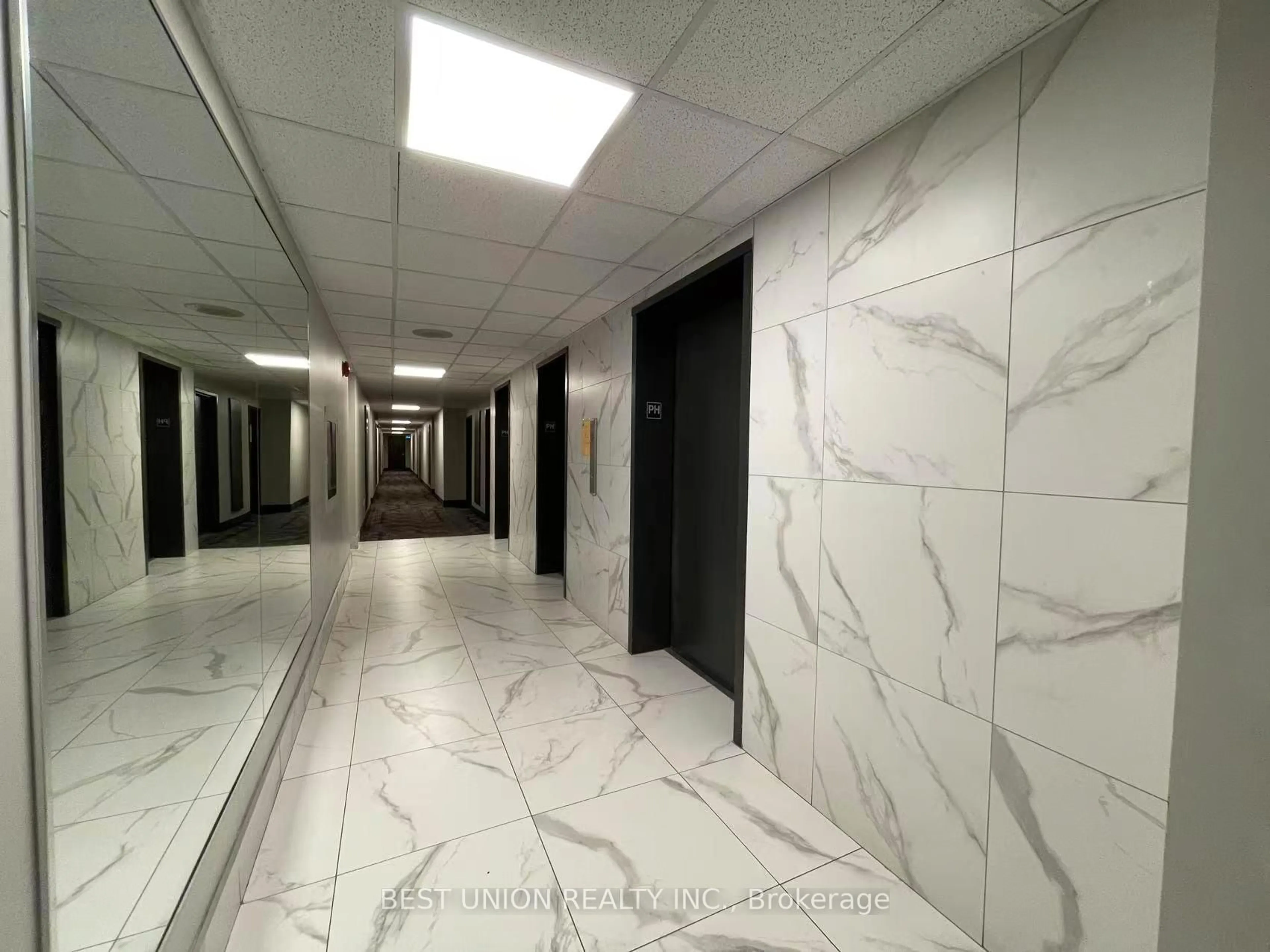 Indoor foyer for 45 Sunrise Ave #1705, Toronto Ontario M4A 2S3