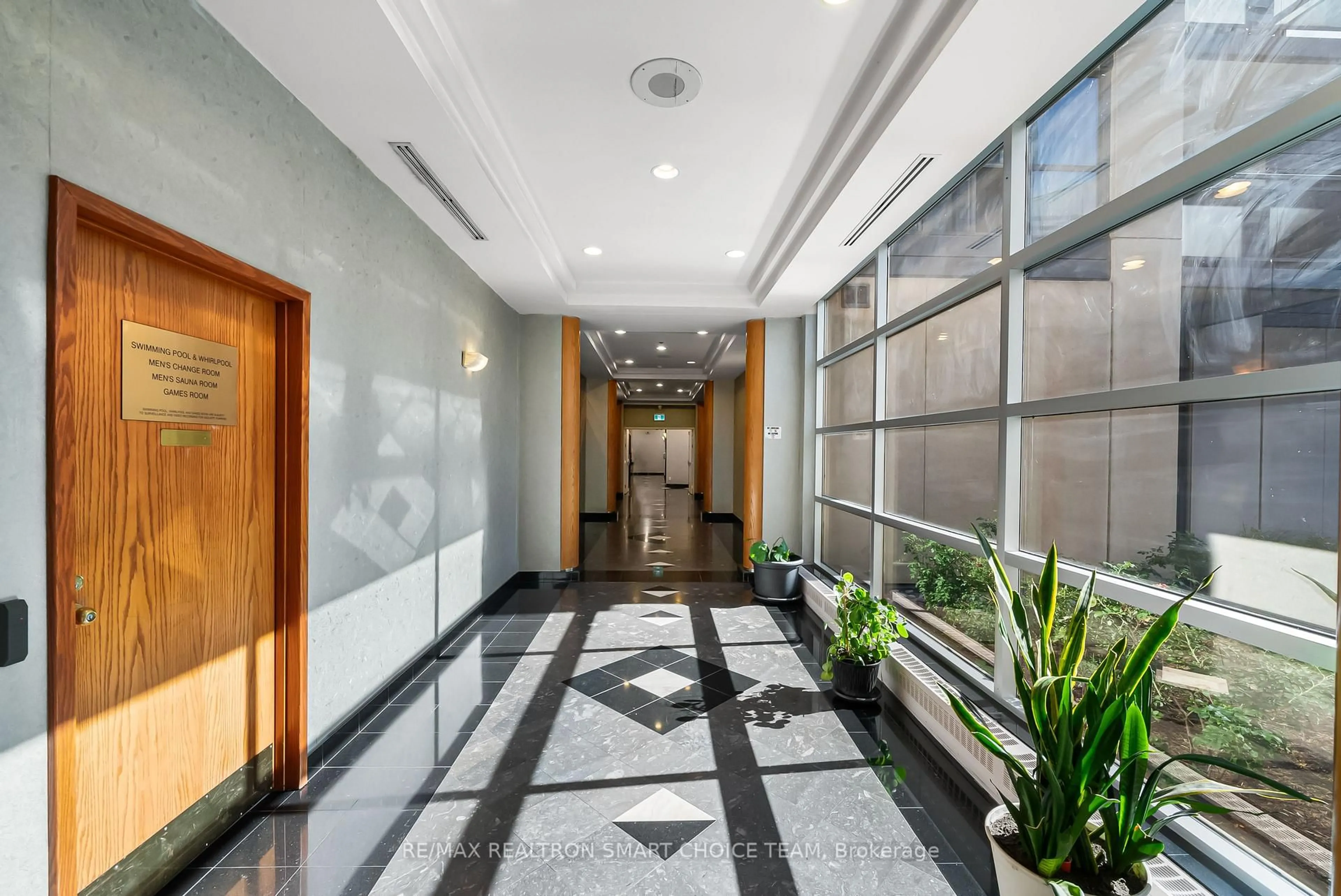Indoor foyer for 28 Hollywood Ave #1211, Toronto Ontario M2N 6S4