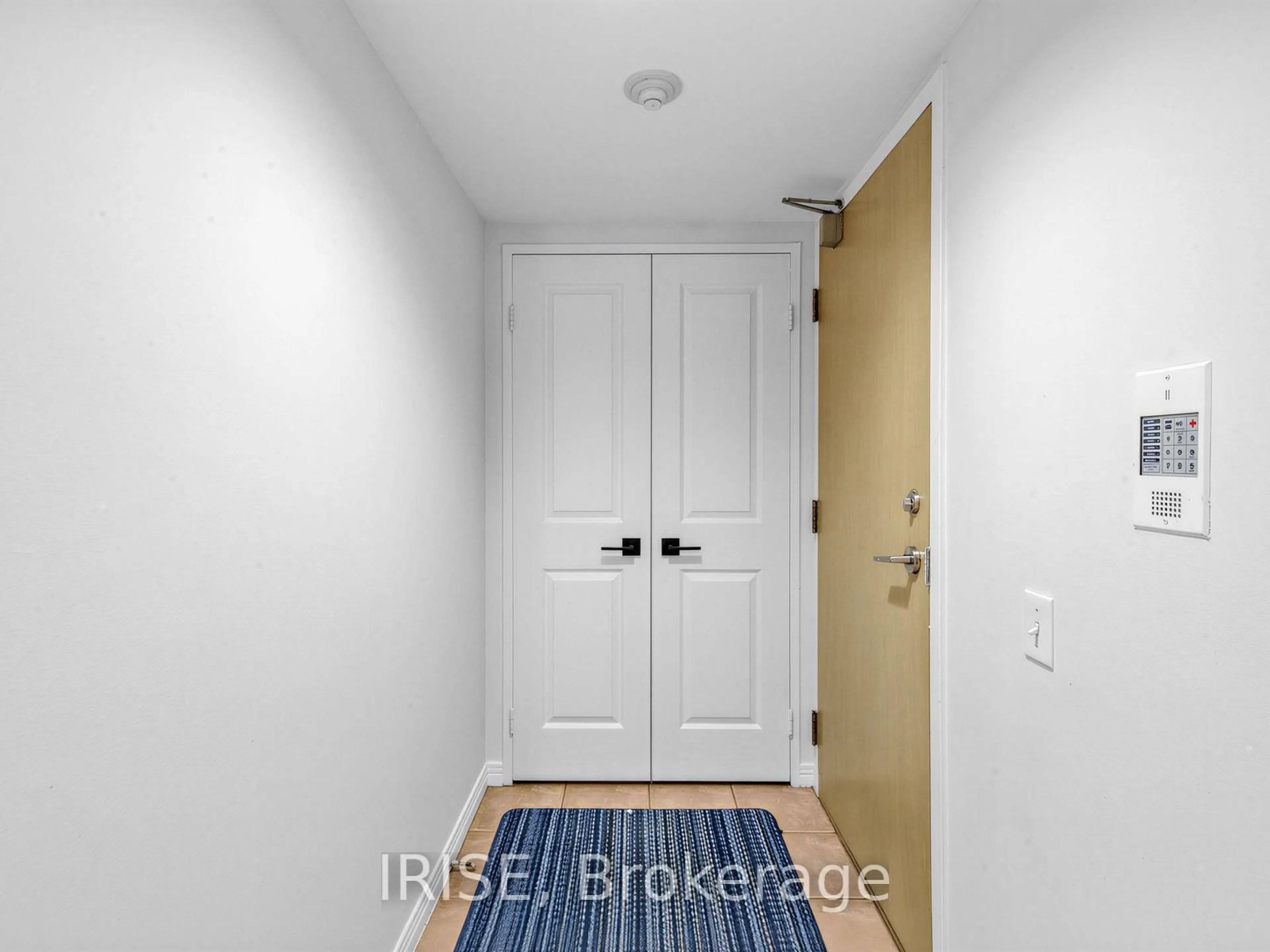 Indoor entryway for 942 Yonge St #224, Toronto Ontario M4W 3S8