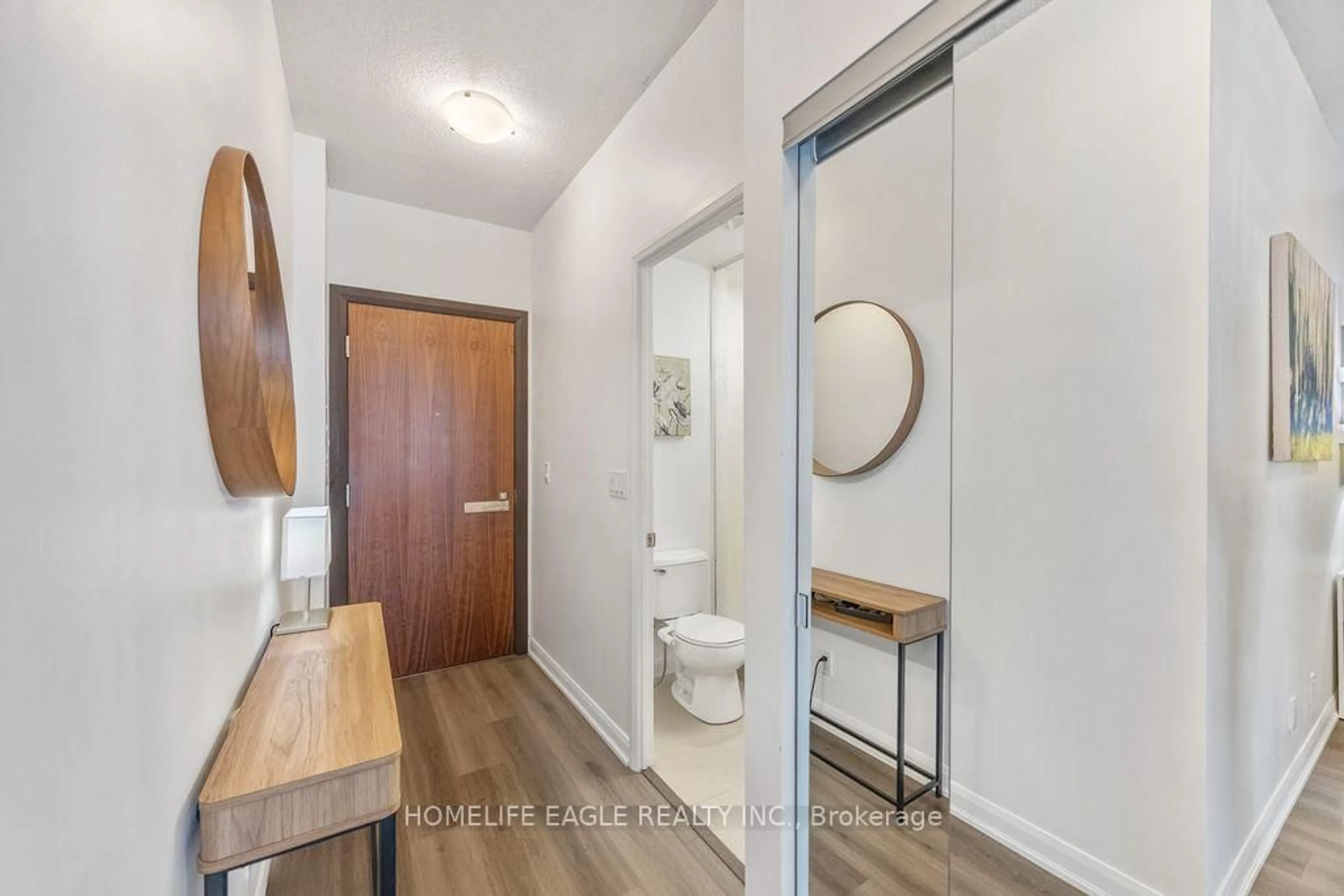 Indoor entryway for 500 Sherbourne St #606, Toronto Ontario M4X 1L1