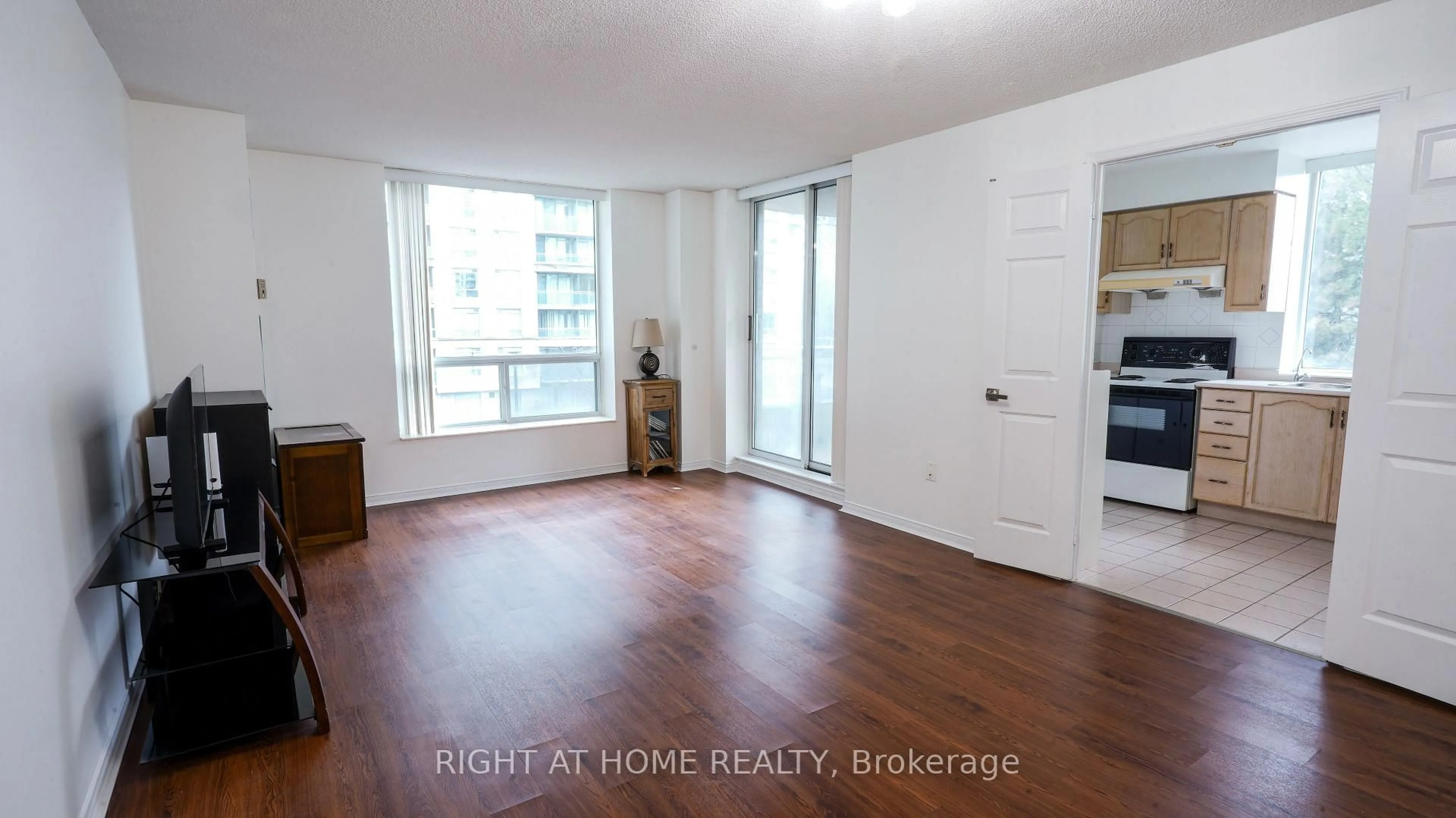 A pic of a room for 28 Pemberton Ave #300, Toronto Ontario M2M 4L1