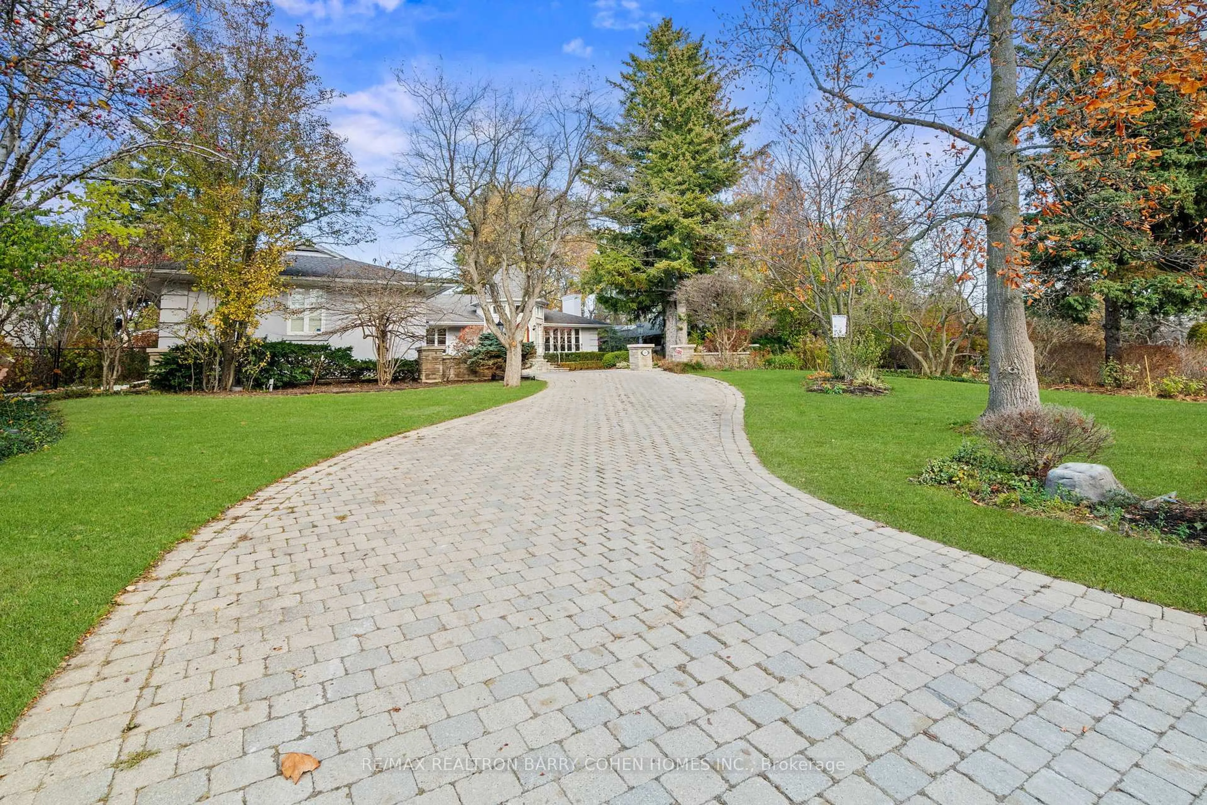 Patio, street for 80 Bayview Rdge, Toronto Ontario M2L 1E6