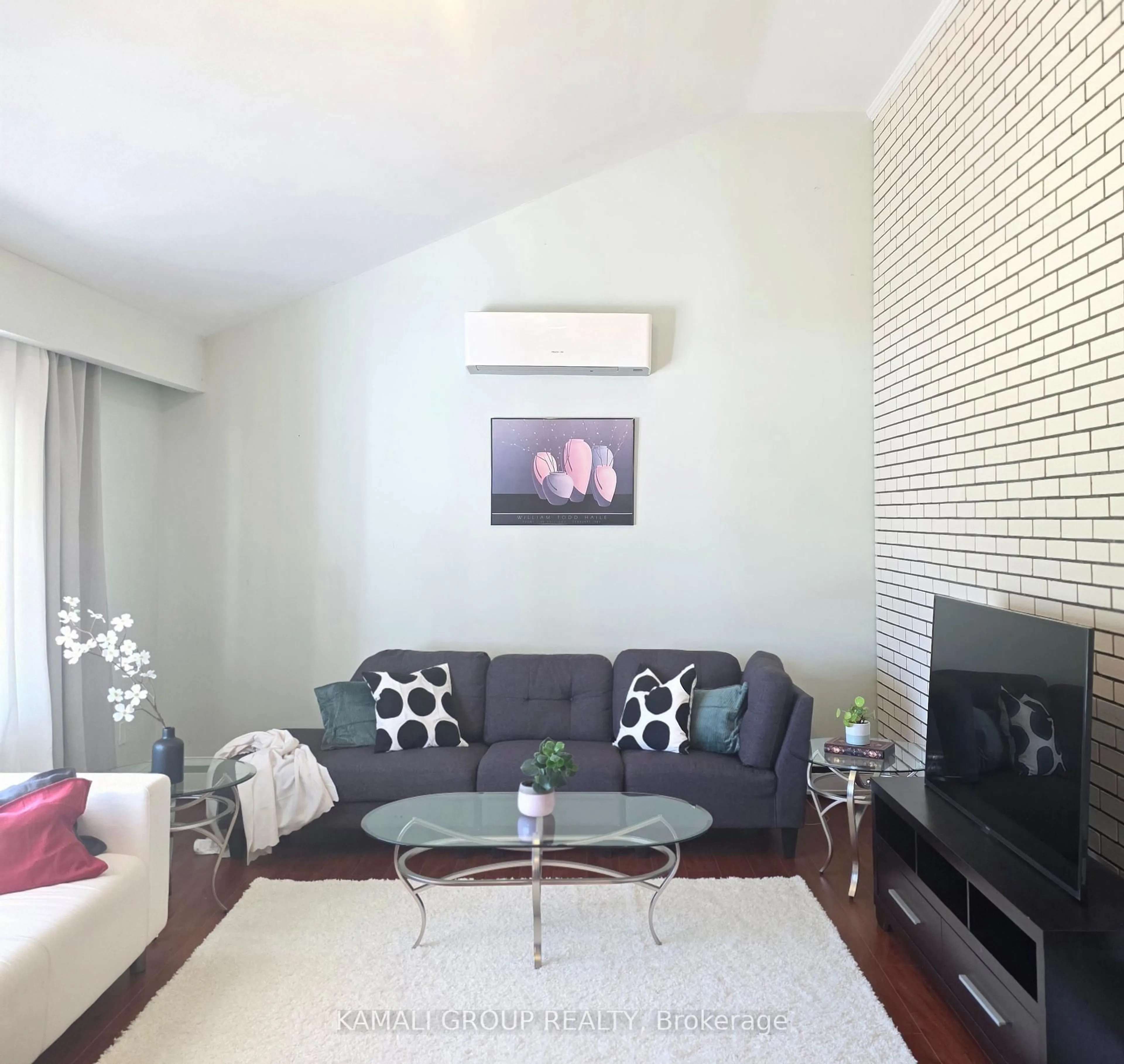 Living room with furniture, unknown for 66 Hawksbury Dr, Toronto Ontario M2K 1M5