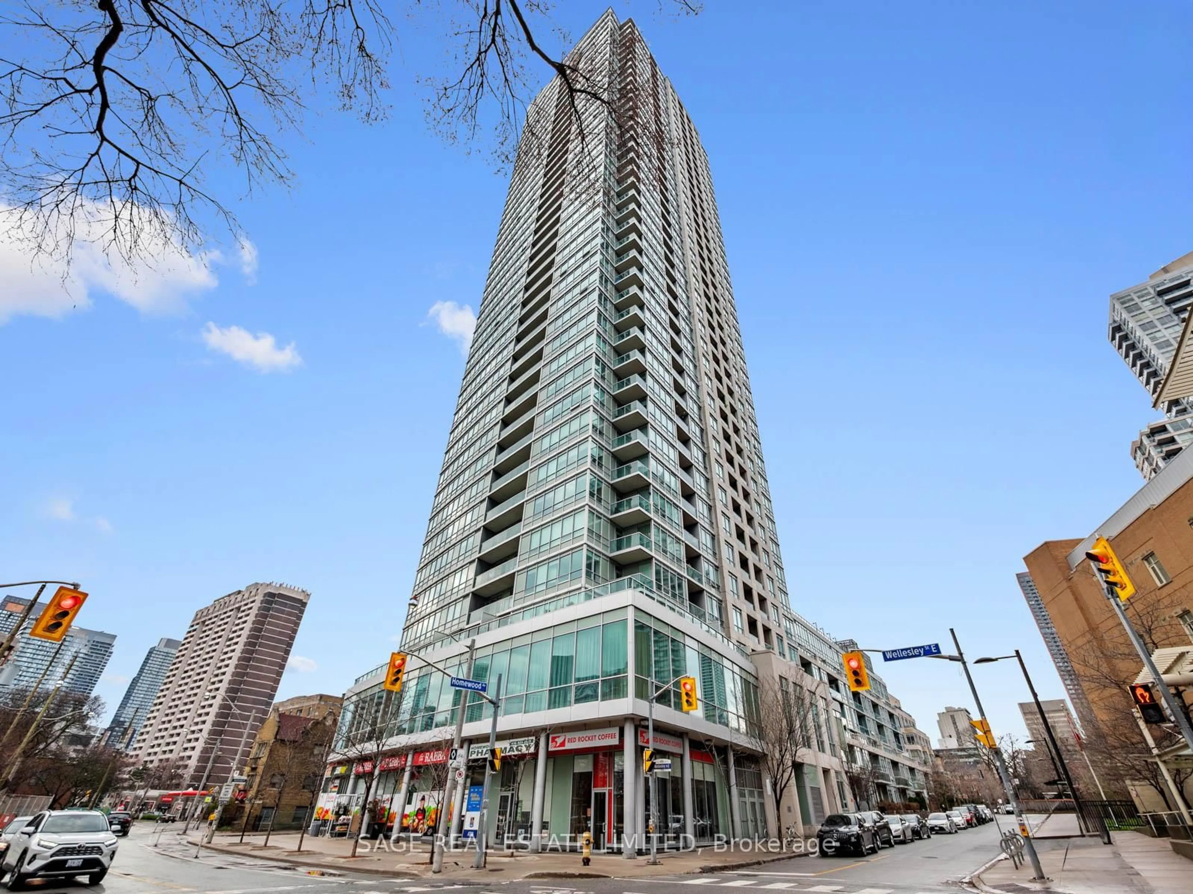 Indoor foyer for 120 Homewood Ave #2804, Toronto Ontario M4Y 2J3