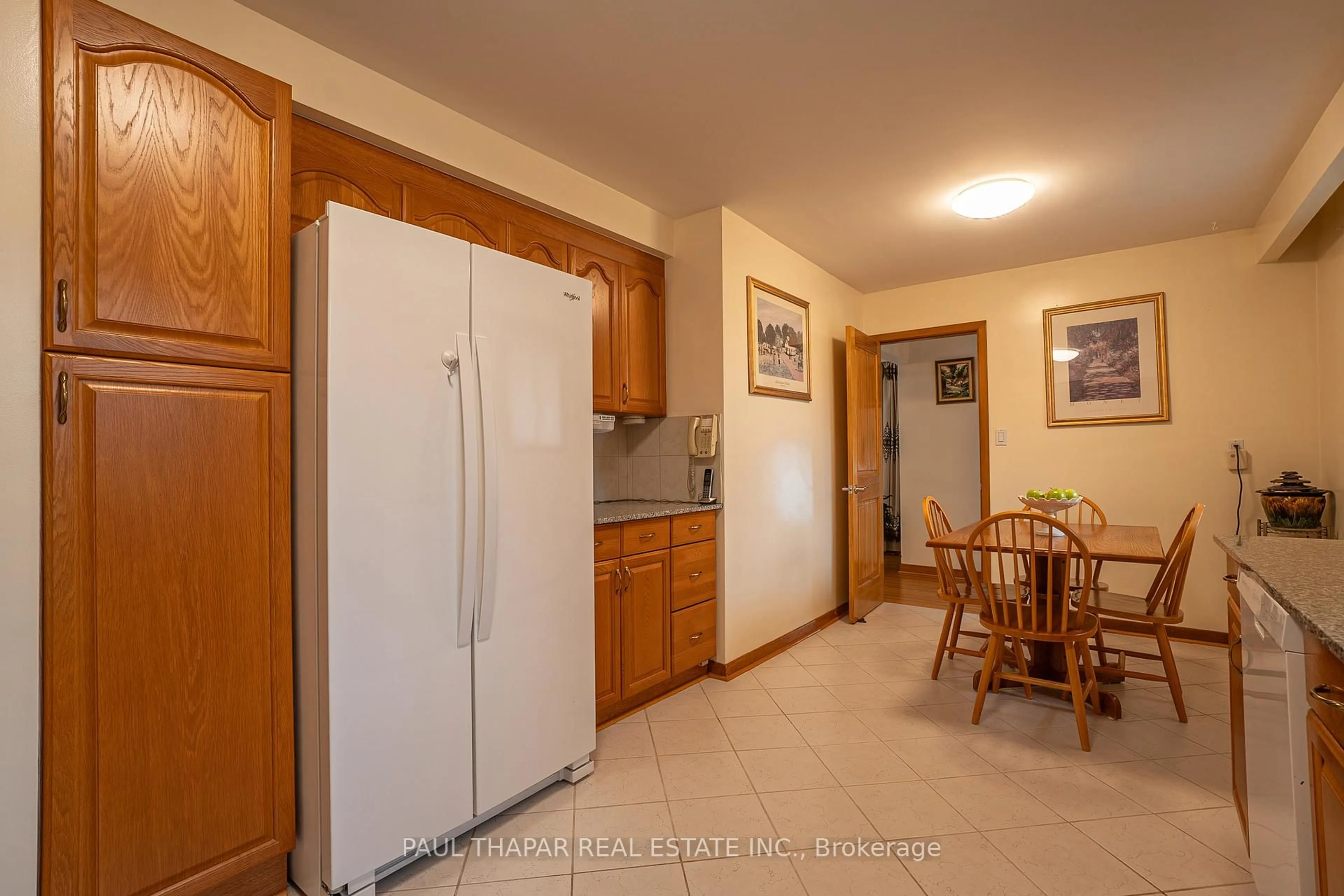 Standard kitchen, unknown for 10 Castlebury Cres, Toronto Ontario M2H 1W6