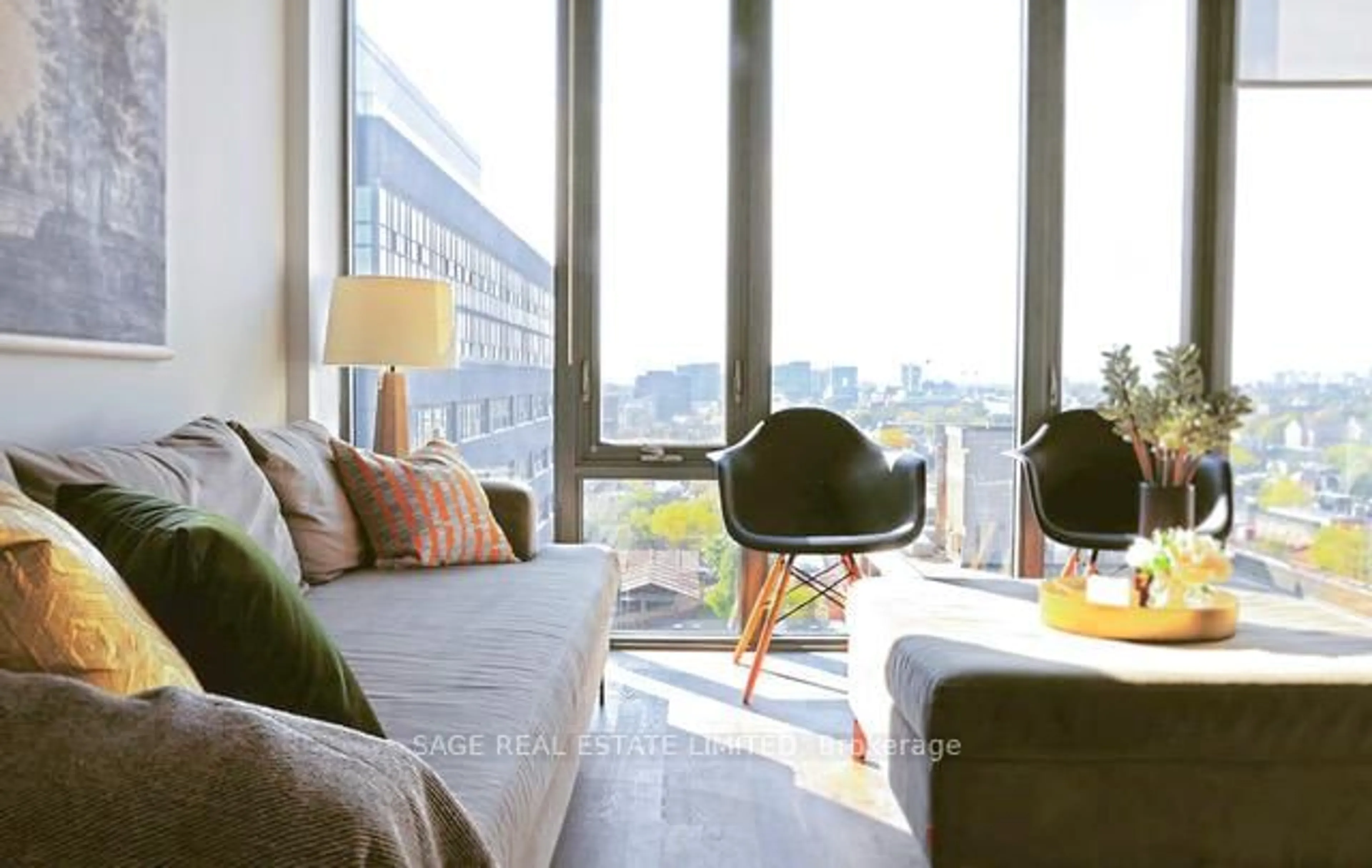 Living room with furniture, unknown for 95 Bathurst St #1406, Toronto Ontario M5V 0H7