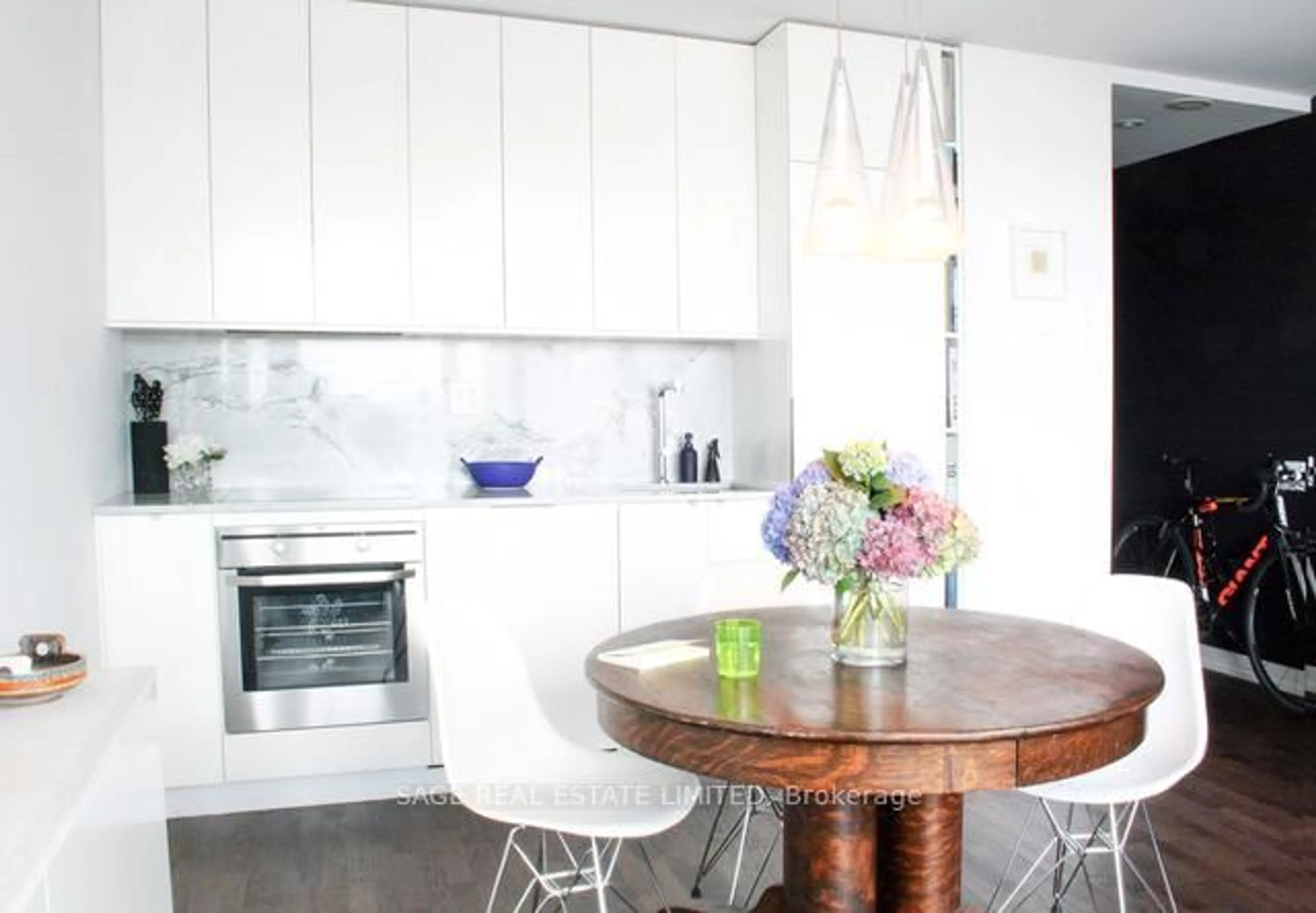 Contemporary kitchen, wood/laminate floor for 95 Bathurst St #1406, Toronto Ontario M5V 0H7