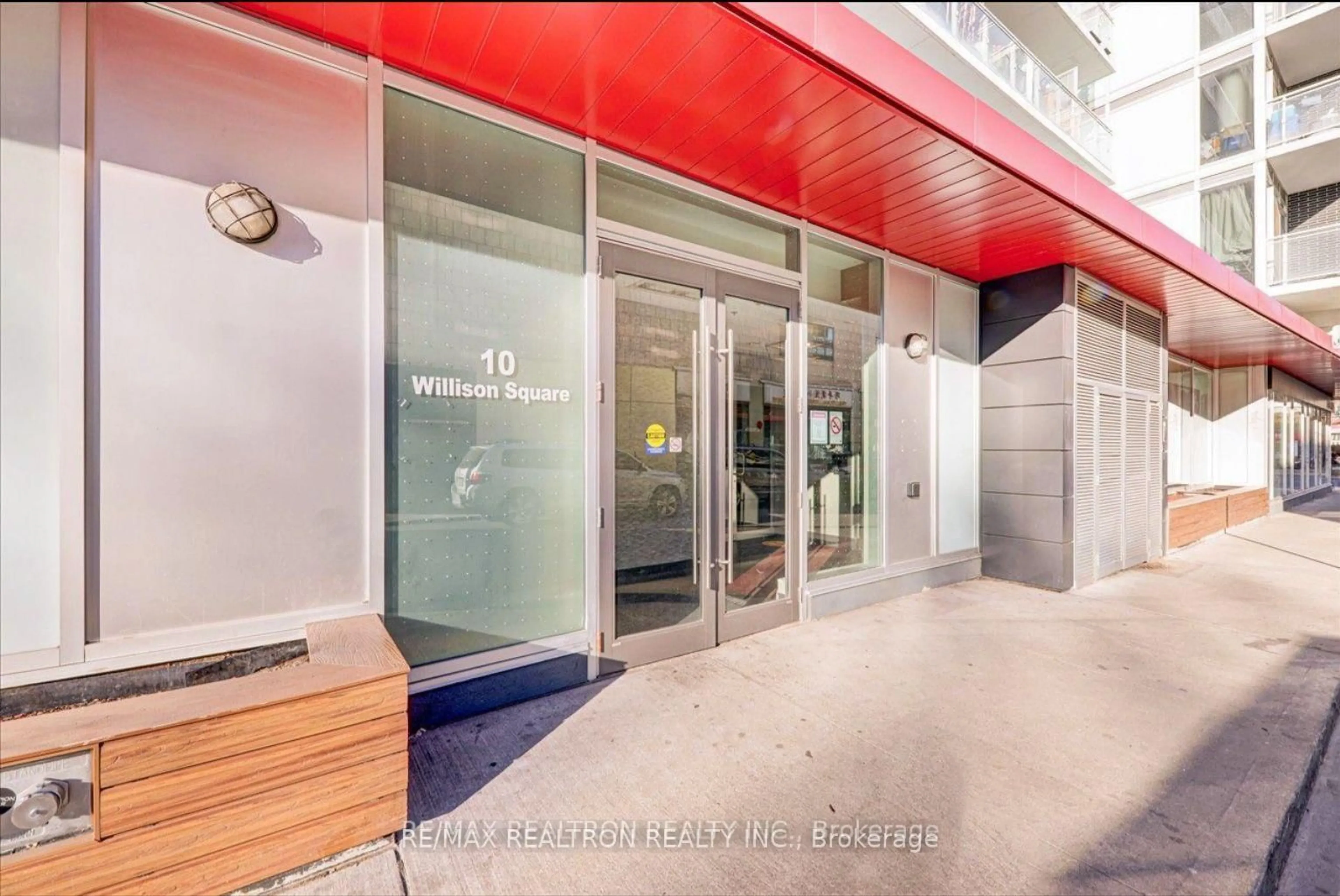 Indoor foyer for 10 Willison Sq #803, Toronto Ontario M5T 0A8