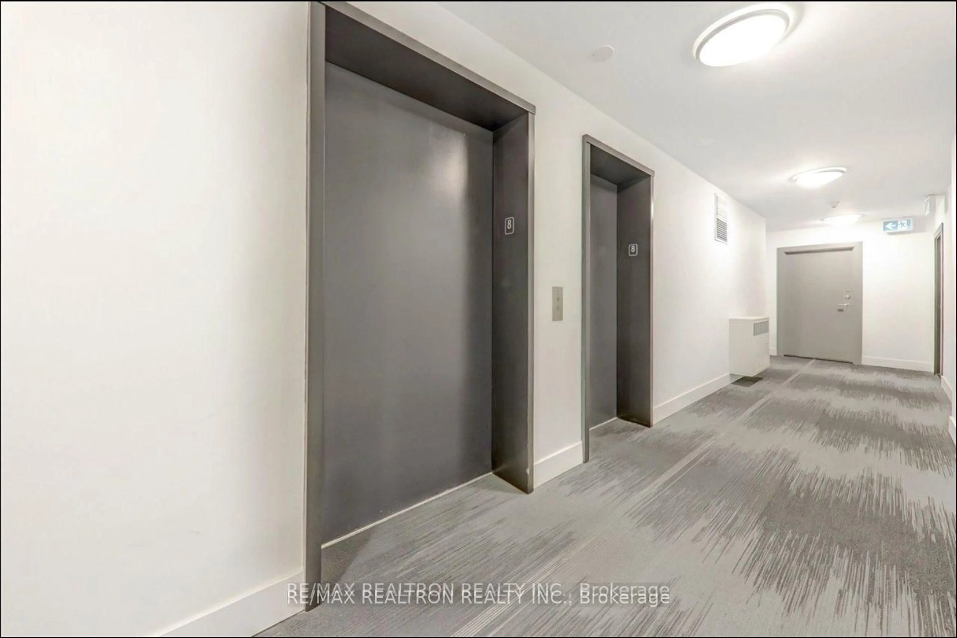 Indoor foyer for 10 Willison Sq #803, Toronto Ontario M5T 0A8