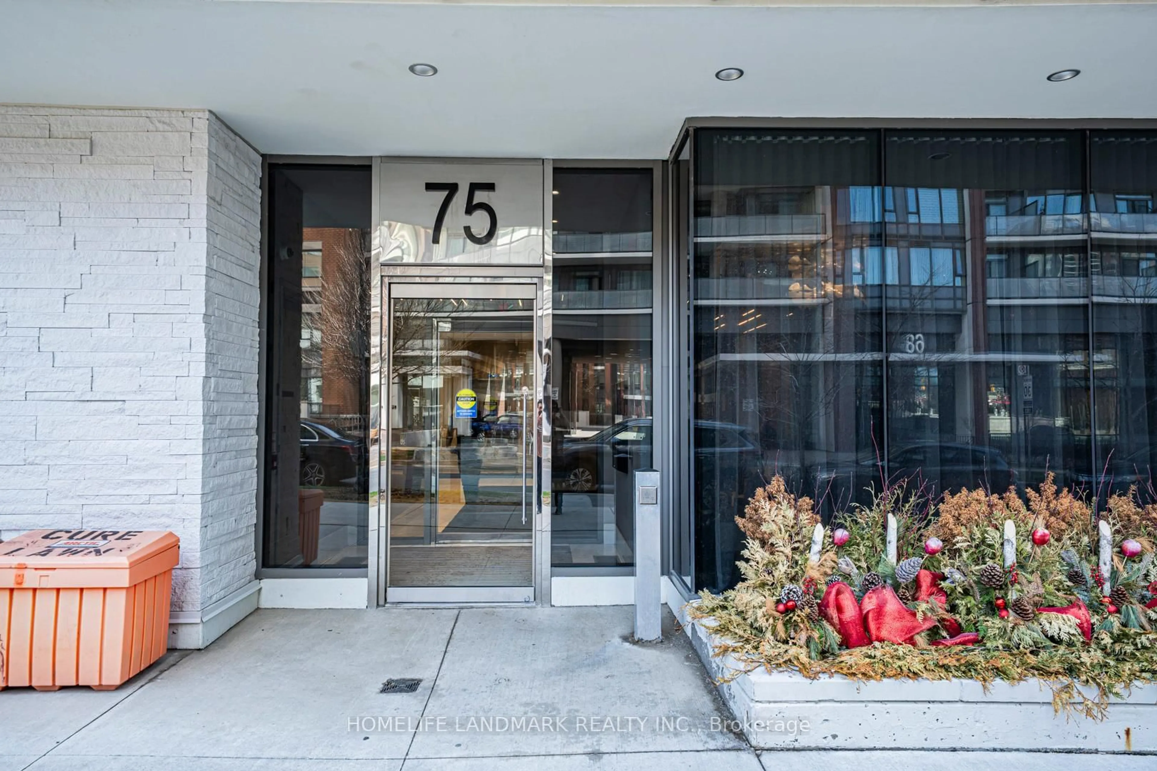 Indoor foyer for 75 Canterbury Pl #1515, Toronto Ontario M2N 0H8