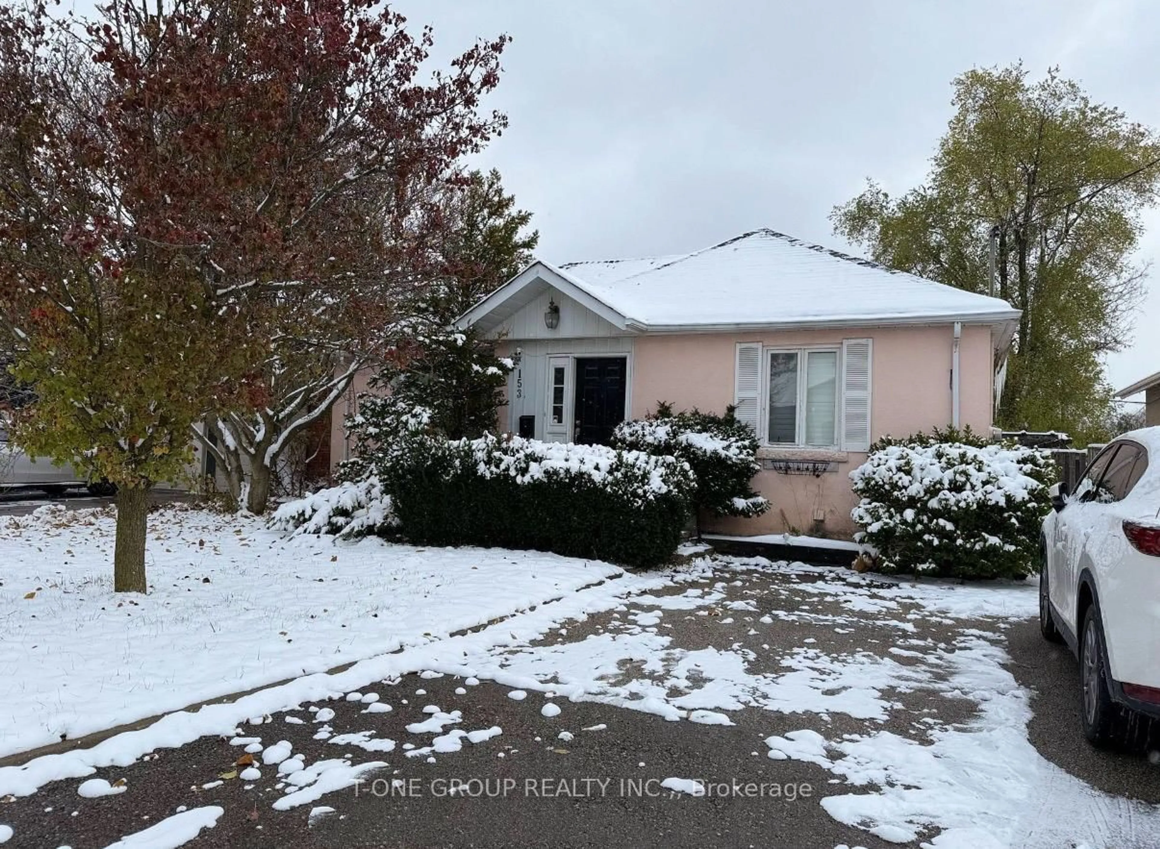 A pic from outside/outdoor area/front of a property/back of a property/a pic from drone, street for 153 Connaught Ave, Toronto Ontario M2M 1H3