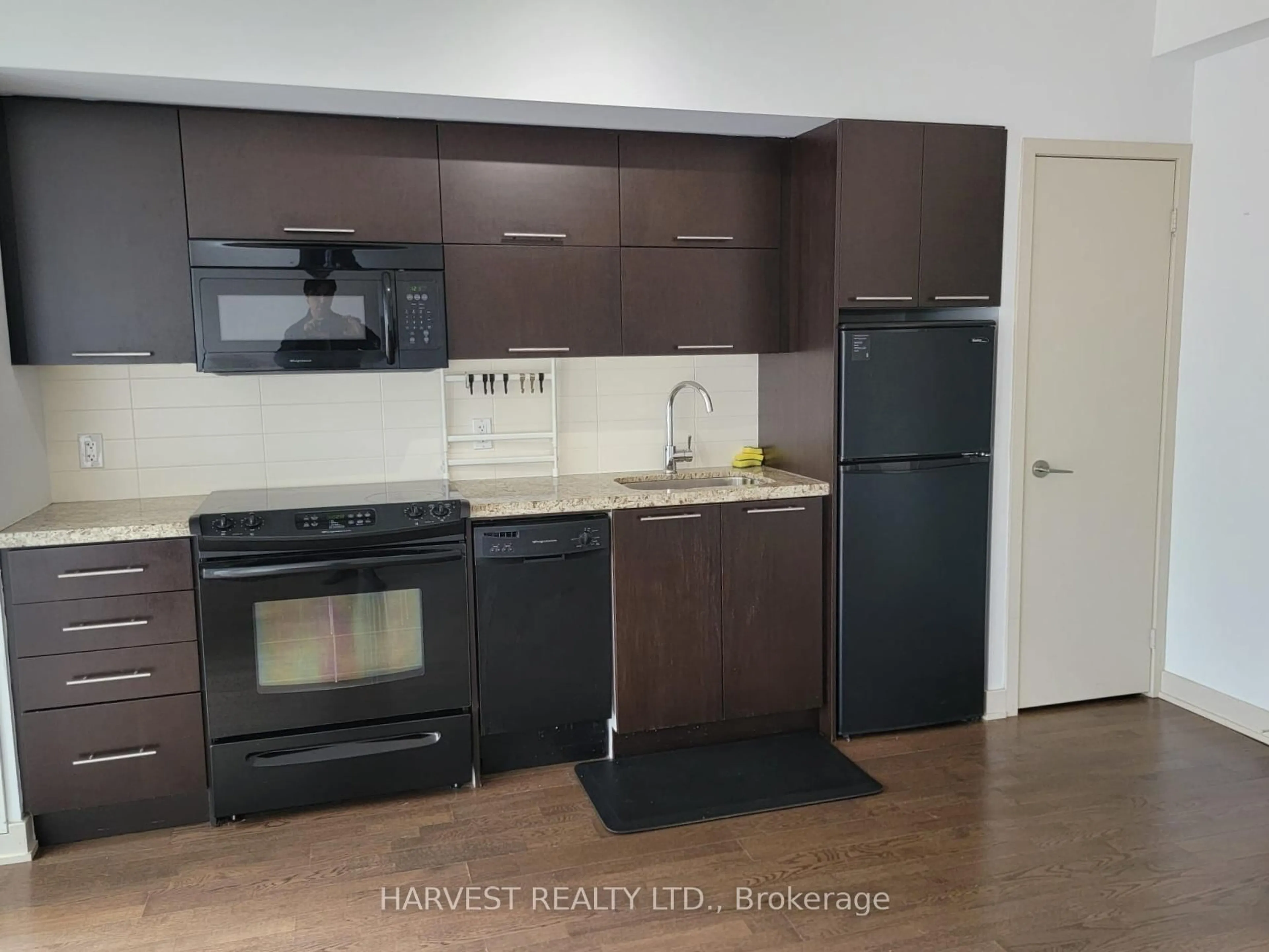 Standard kitchen, wood/laminate floor for 21 Nelson St #708, Toronto Ontario M5V 1T8