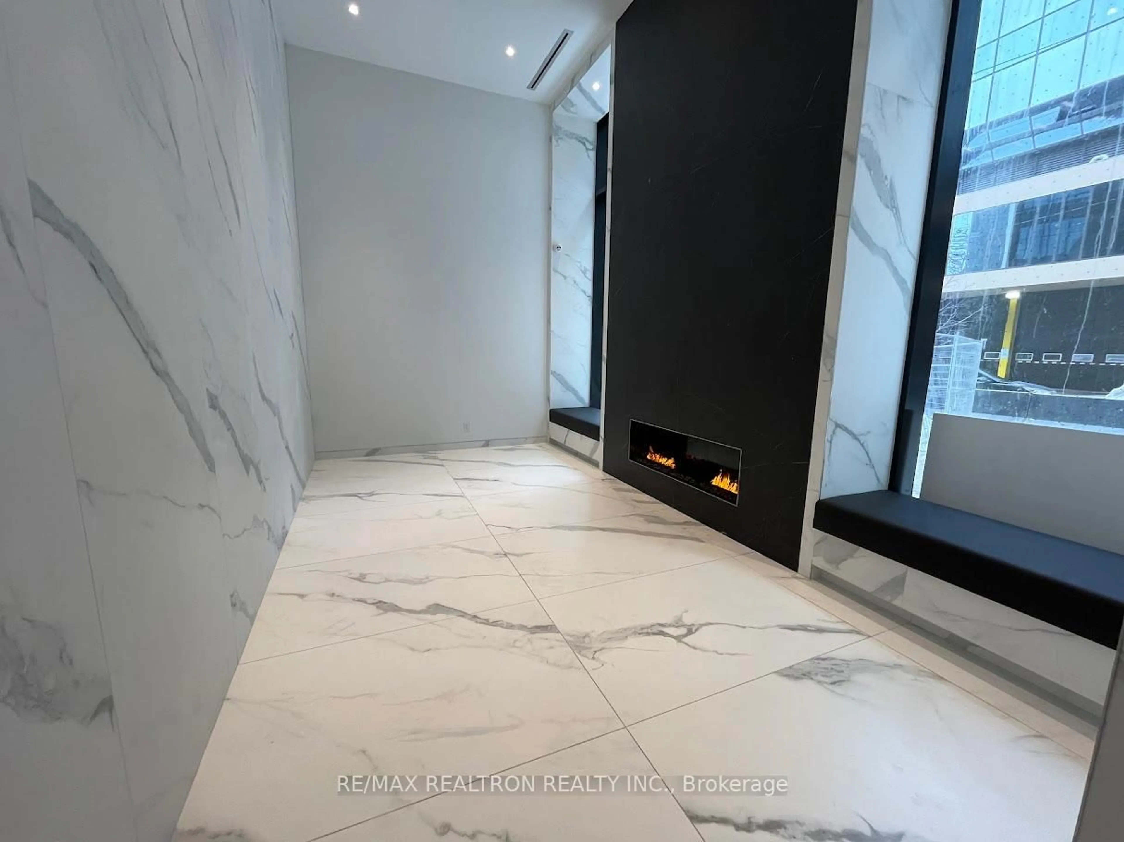 Indoor foyer for 20 Edward St #619, Toronto Ontario M5G 0C5