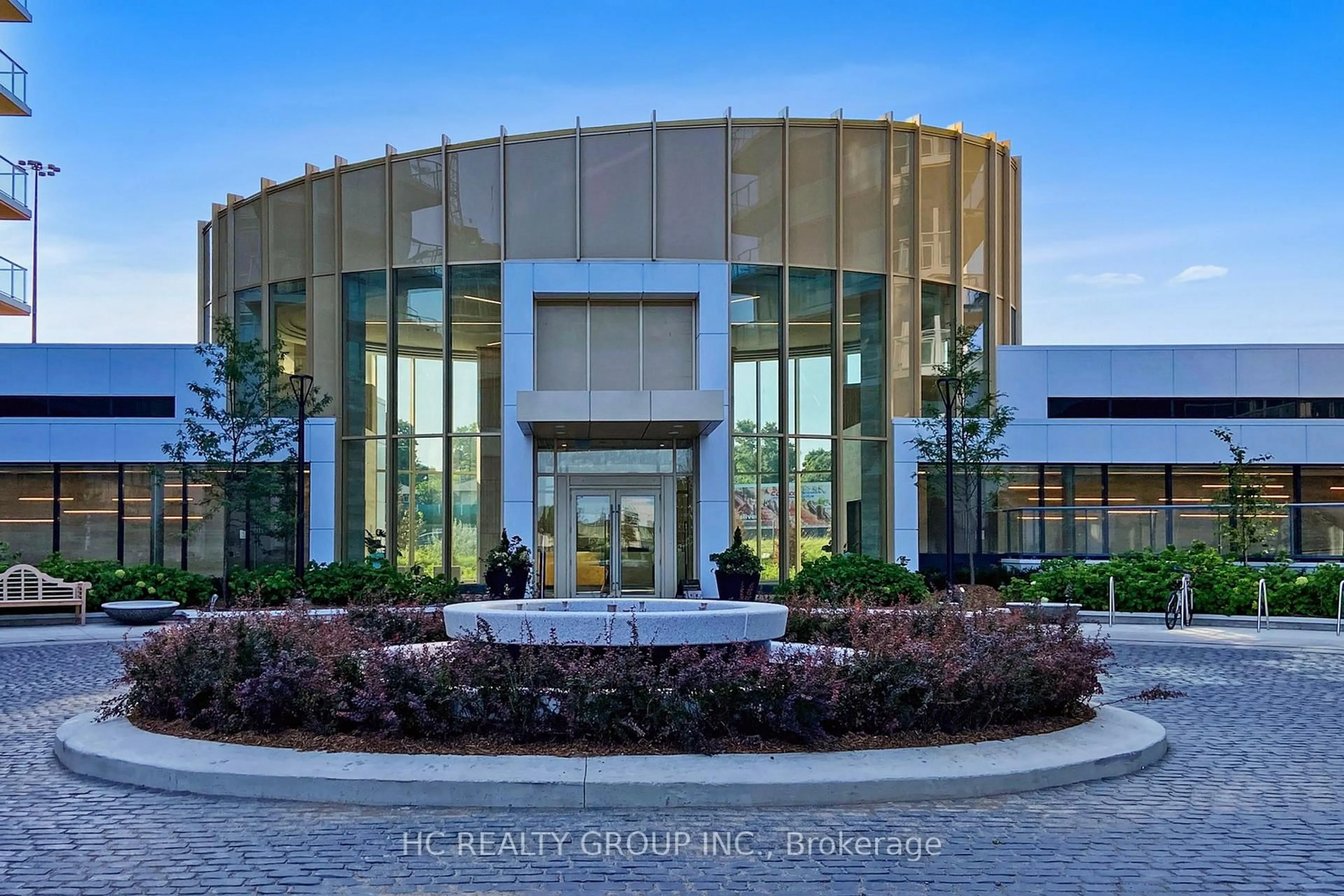 Indoor foyer for 25 Mcmahon Dr #1703, Toronto Ontario M2K 0J1