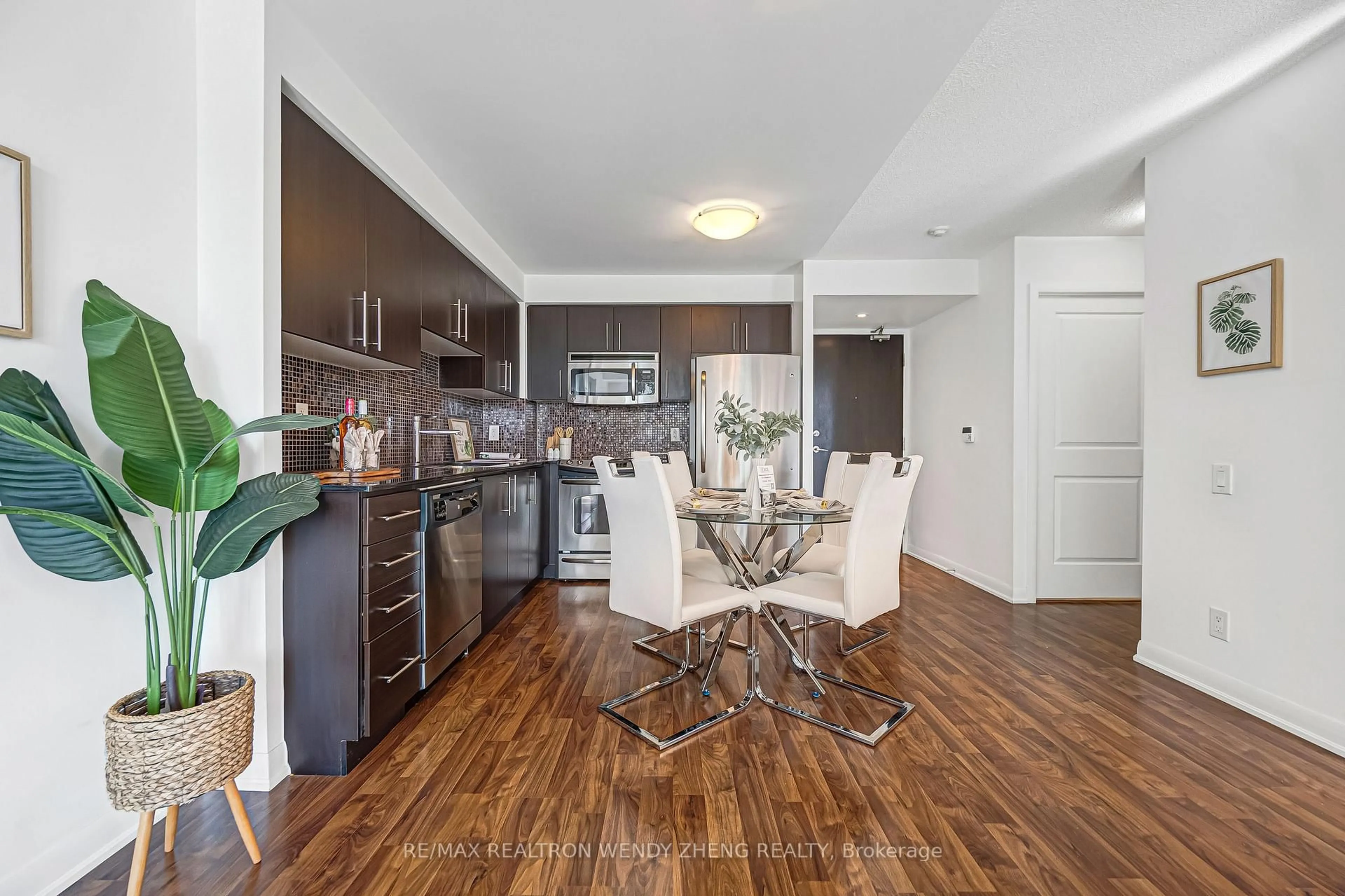Open concept kitchen, wood/laminate floor for 17 Anndale Dr #605, Toronto Ontario M2N 2W7