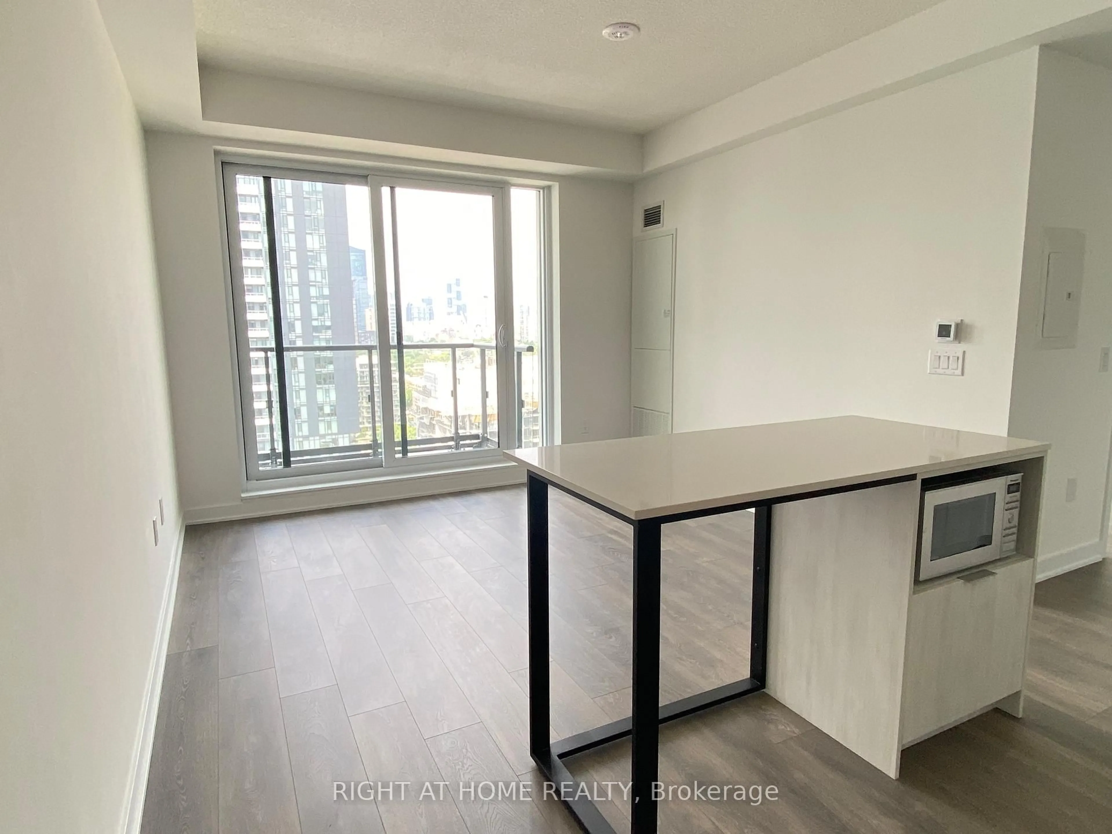 Unknown for 130 River St #2107, Toronto Ontario M5A 0R8