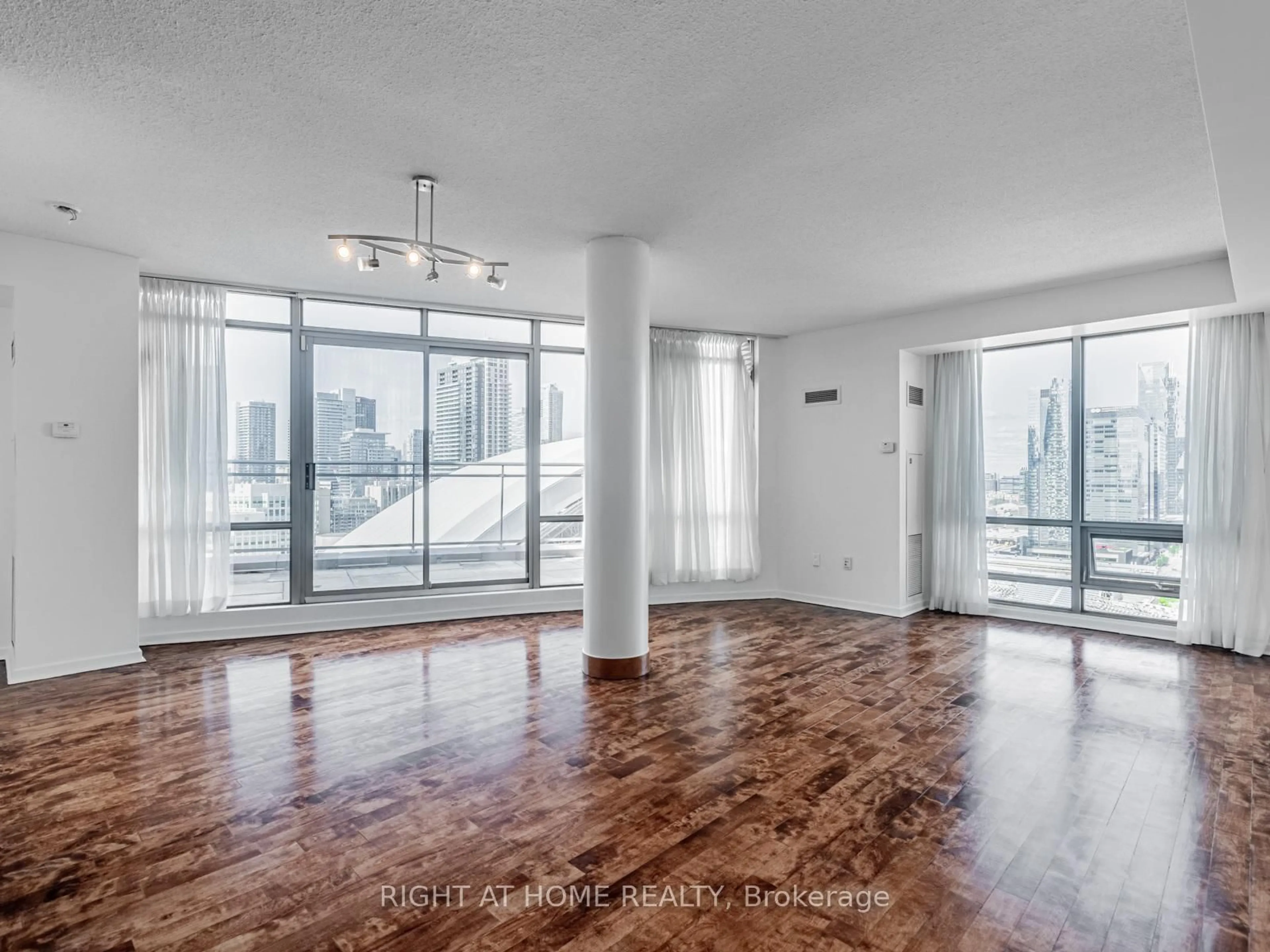 Indoor foyer for 3 Navy Wharf Crt #2908, Toronto Ontario M5V 3V1