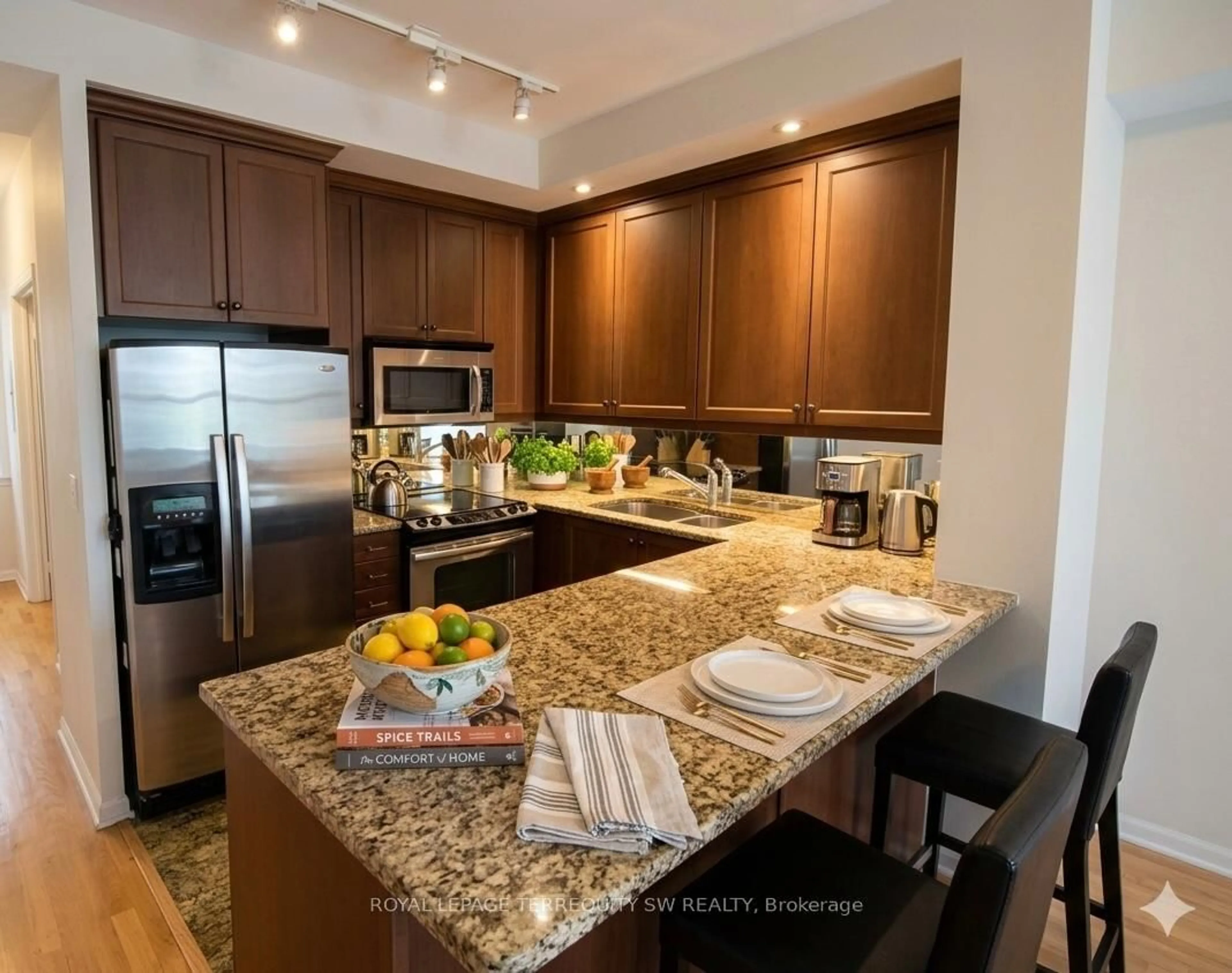 Open concept kitchen, unknown for 628 Fleet St #405, Toronto Ontario M5V 1A8