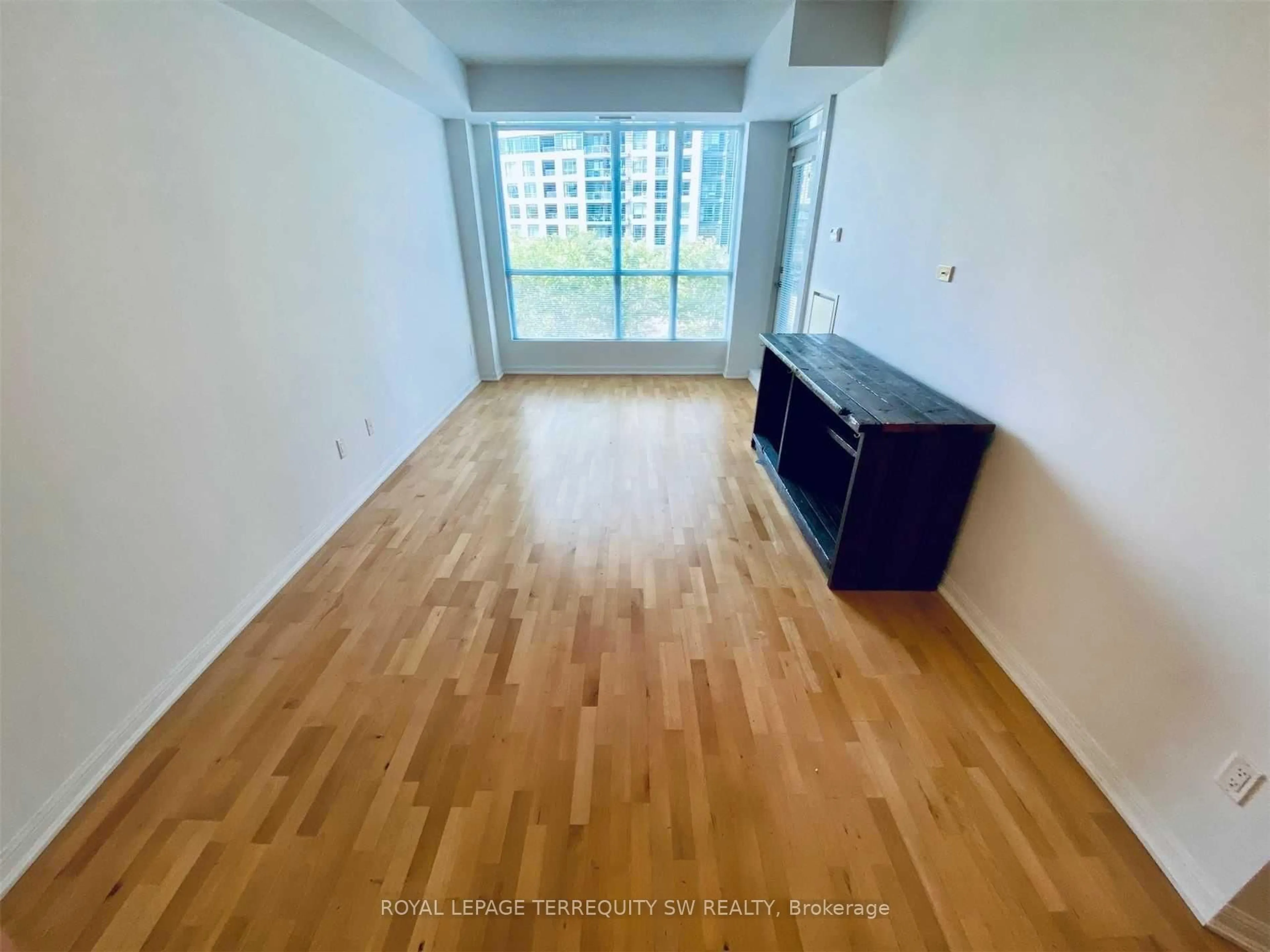 A pic of a room for 628 Fleet St #405, Toronto Ontario M5V 1A8