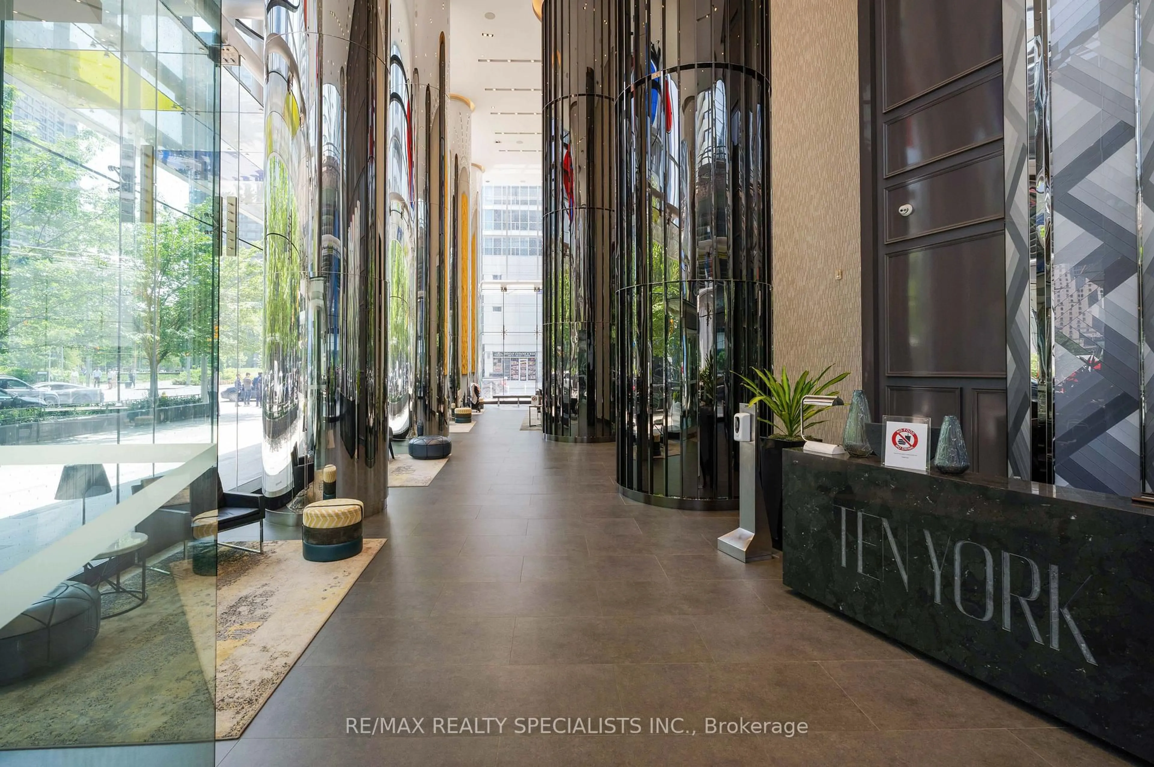 Unknown for 10 York St #4303, Toronto Ontario M5J 0E1