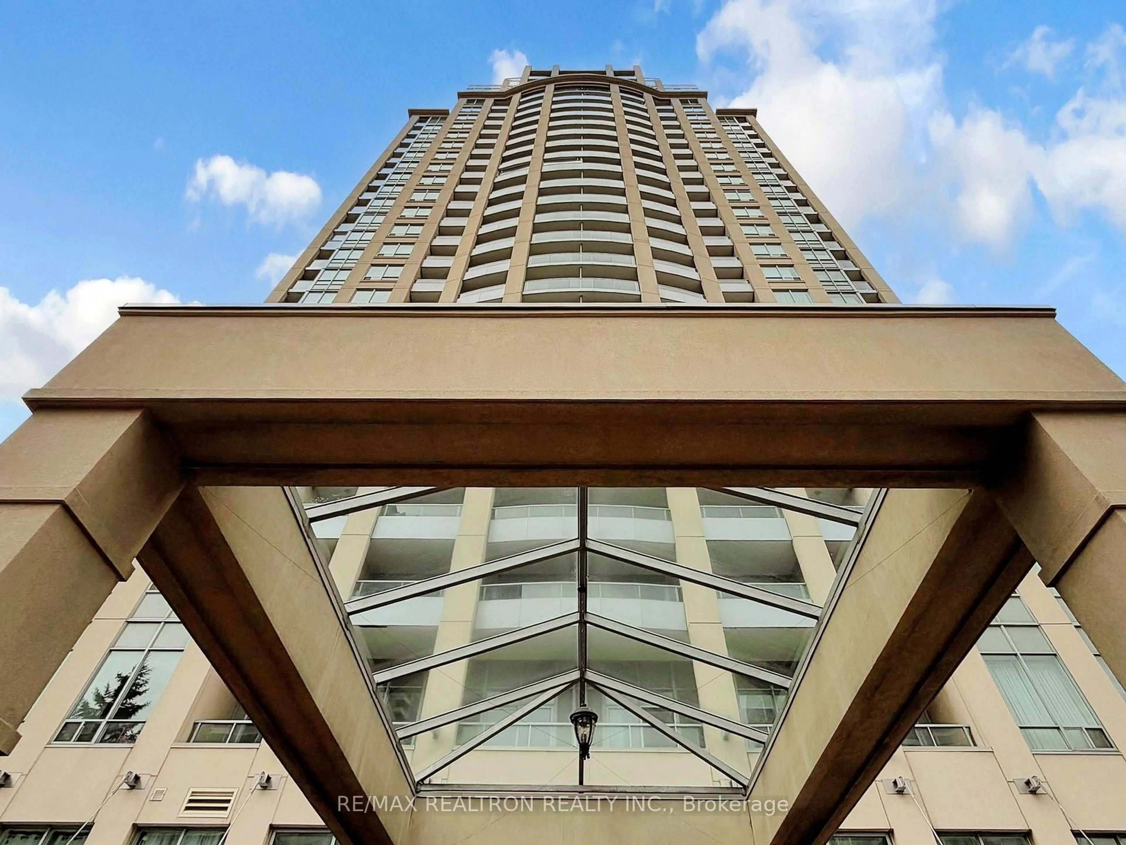 Indoor foyer for 17 Barberry Pl #903, Toronto Ontario M2K 3E2