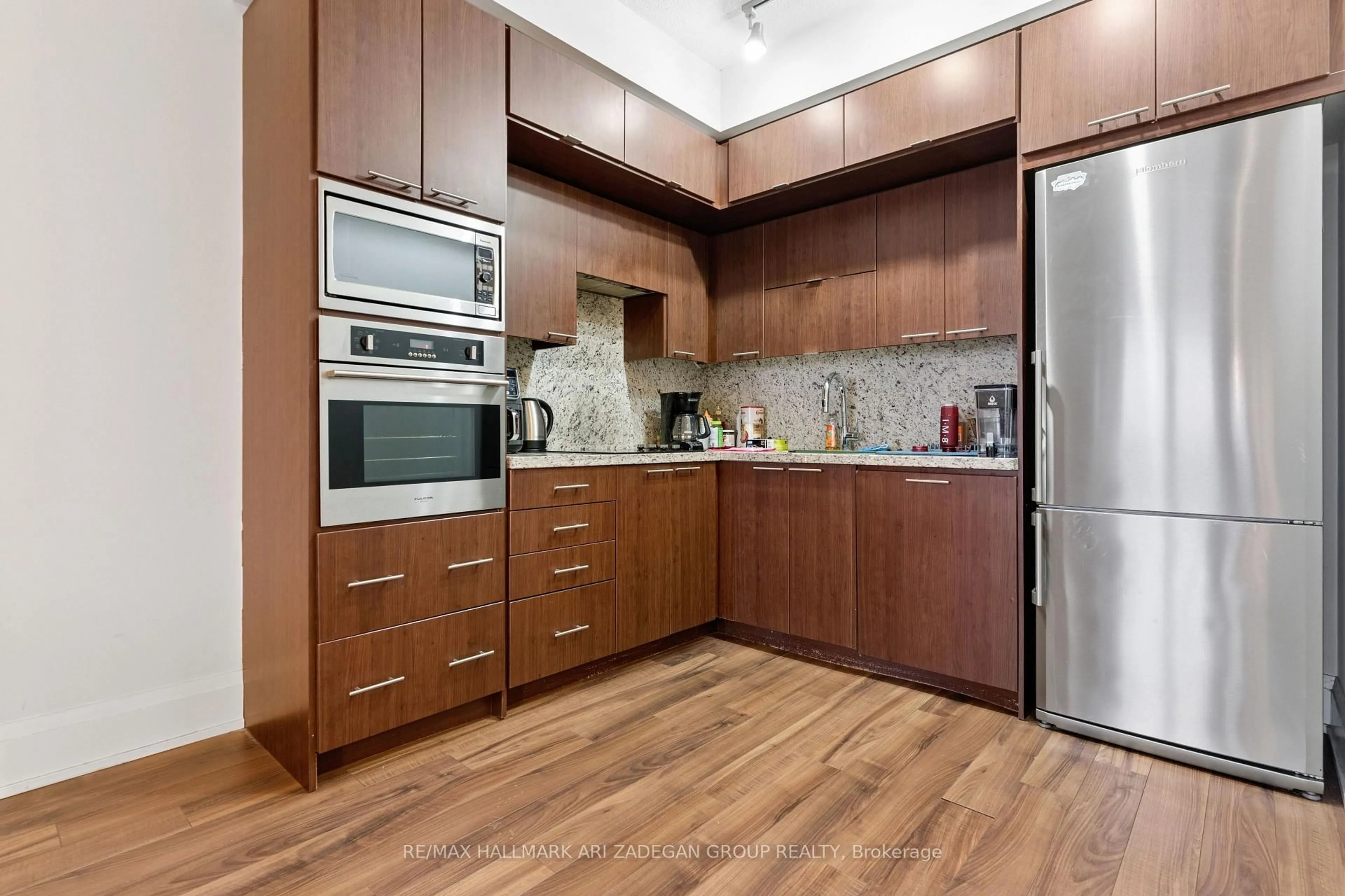 Standard kitchen, unknown for 120 Harrison Garden Blvd #907, Toronto Ontario M2N 0H1