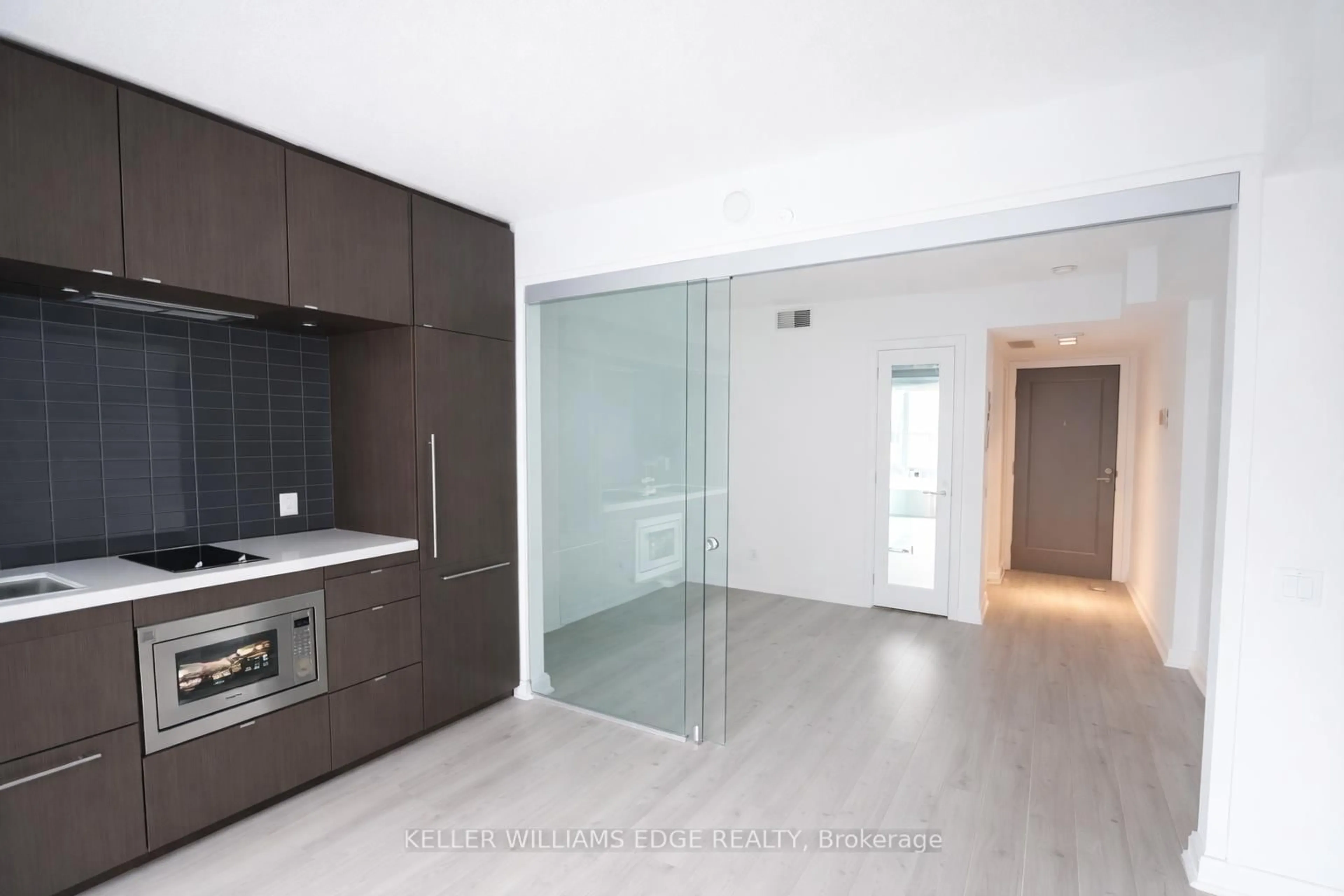 A pic of a room for 155 Yorkville Ave #911, Toronto Ontario M5R 0B4